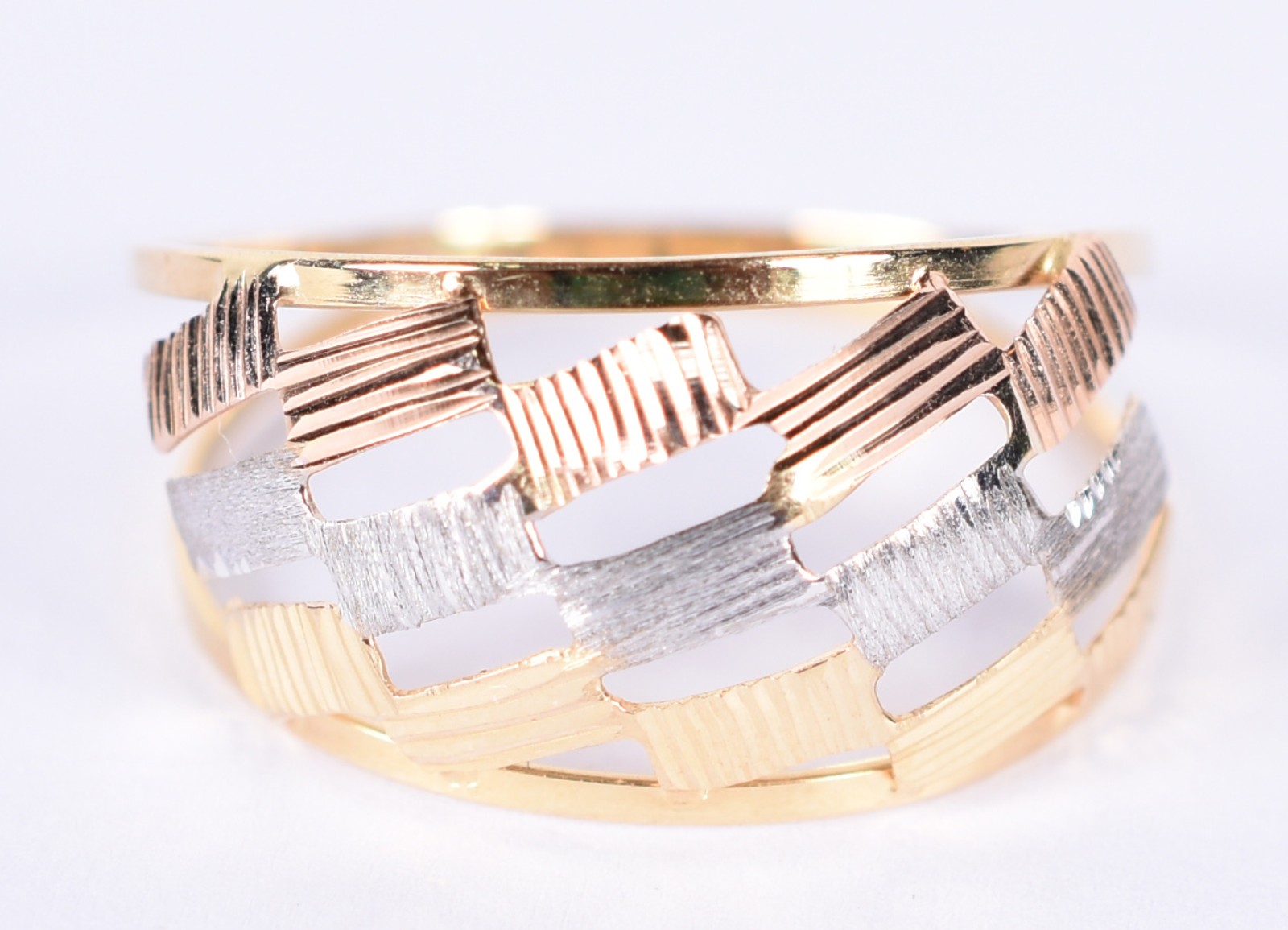 Anel de ouro 18 k contraste 750, aro 21 (Por motivos de seguranças as... - foto 1 de 4