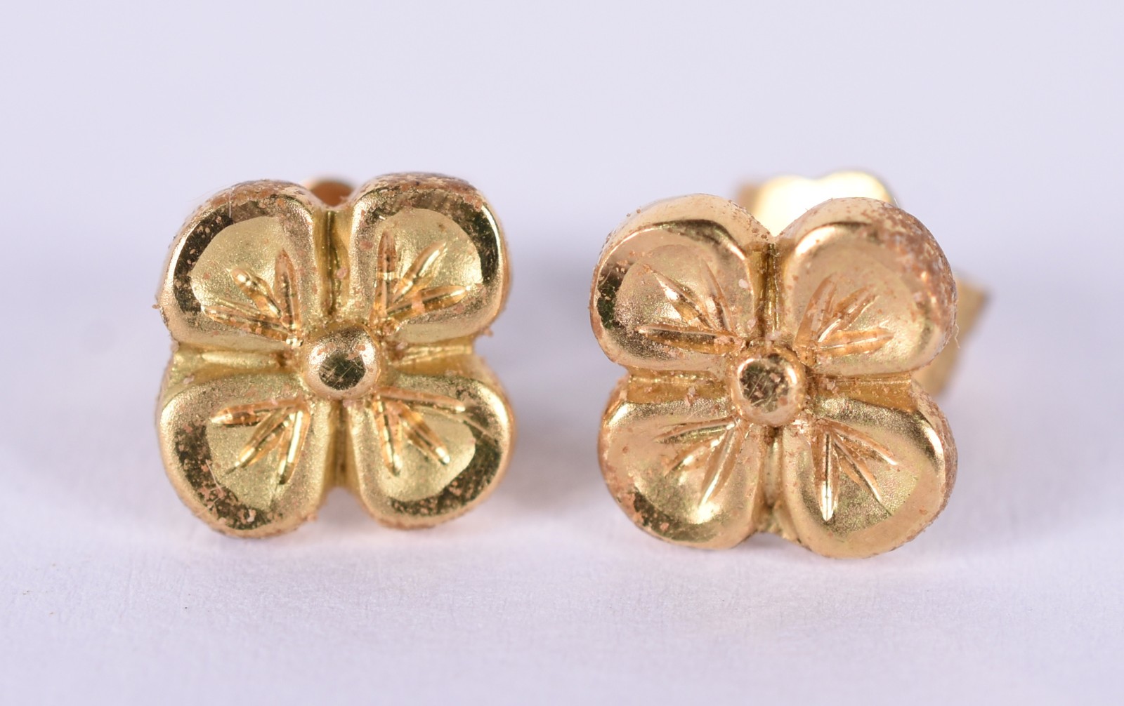 Par de brincos de ouro 18 k feitio trevo (Por motivos de seguranças... - foto 1 de 3