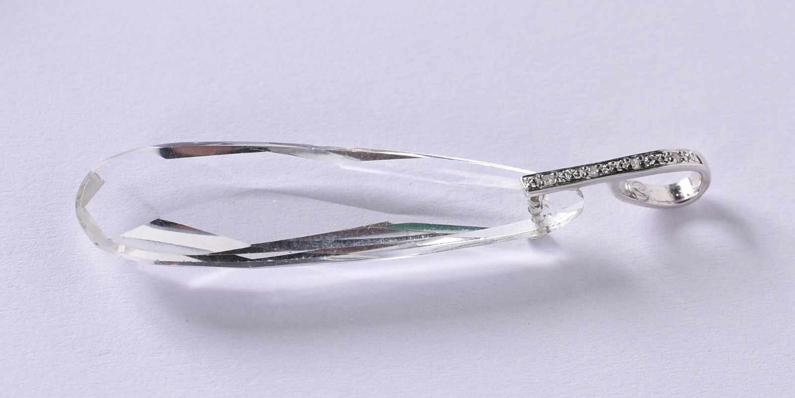 Pingente de ouro branco com pedra de cristal (Por motivos de... - foto 2 de 6