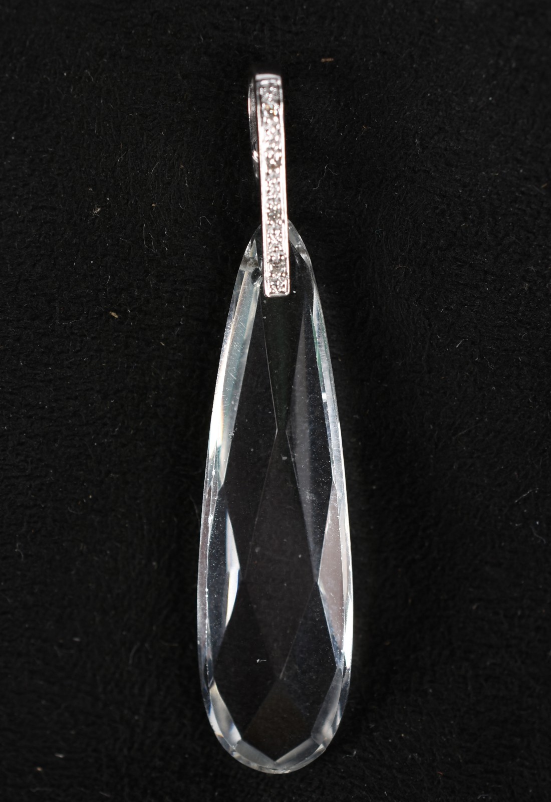 Pingente de ouro branco com pedra de cristal (Por motivos de... - foto 4 de 6