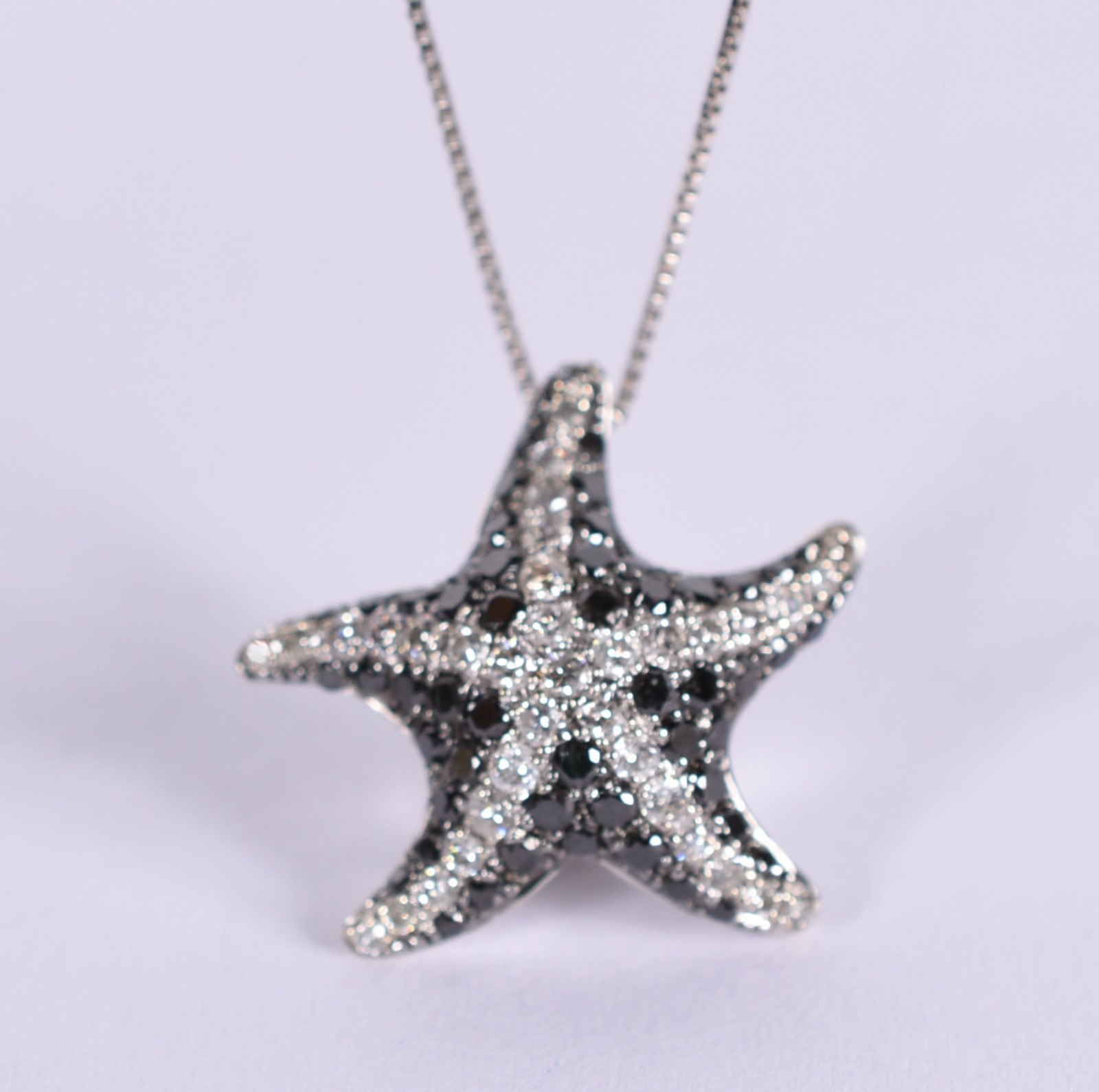 Gargantilha de ouro branco com pingente feitio estrela do mar... - foto 1 de 5