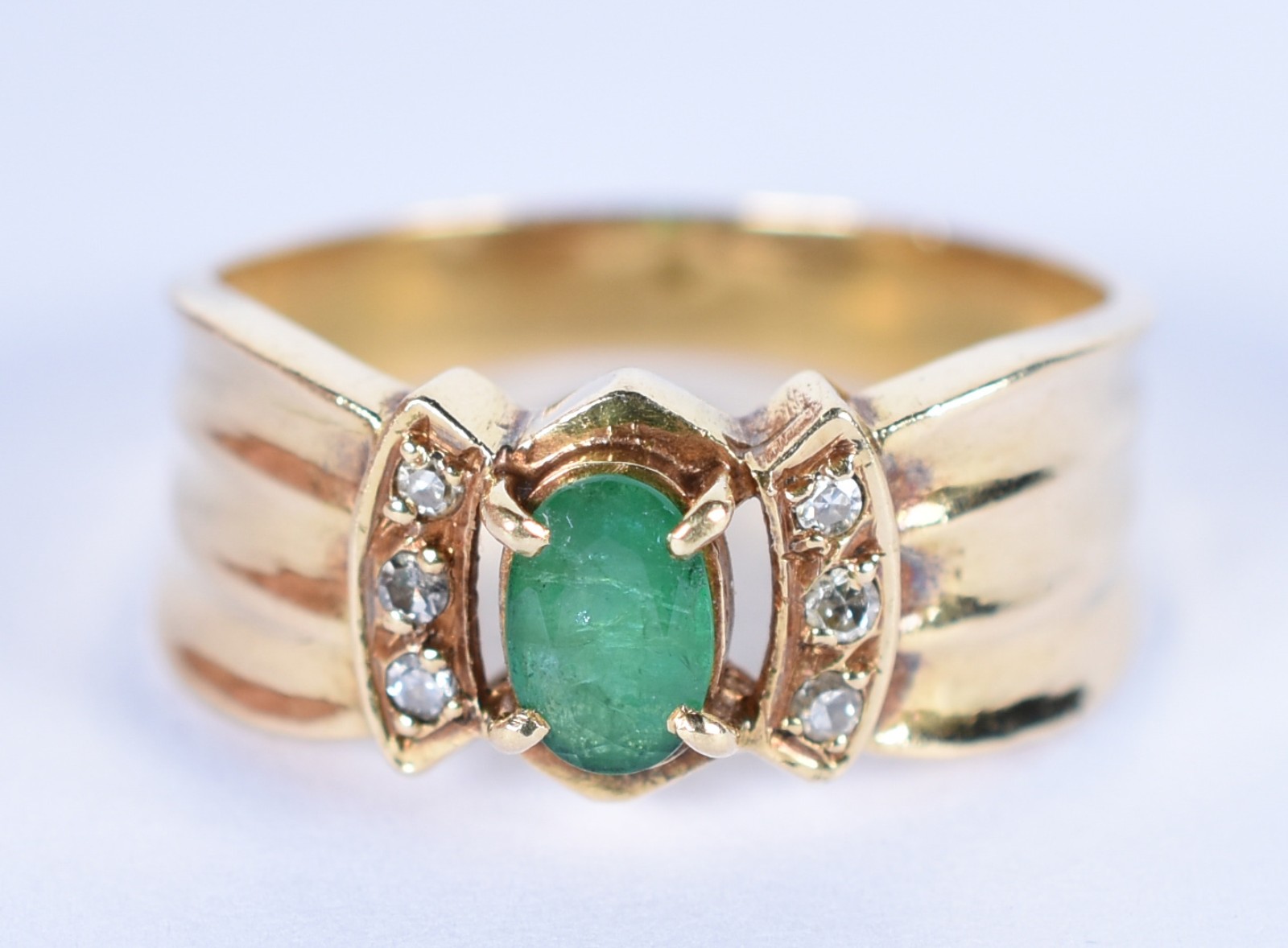 Anel de ouro 18 k com pedras esmeralda e 6 brilhantes, aro 14 (Por... - foto 2 de 4