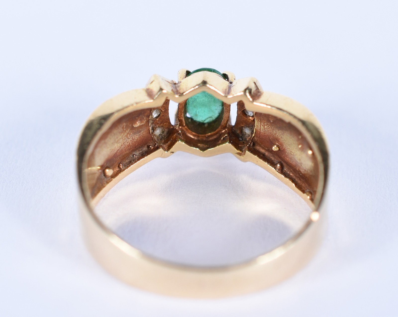 Anel de ouro 18 k com pedras esmeralda e 6 brilhantes, aro 14 (Por... - foto 4 de 4
