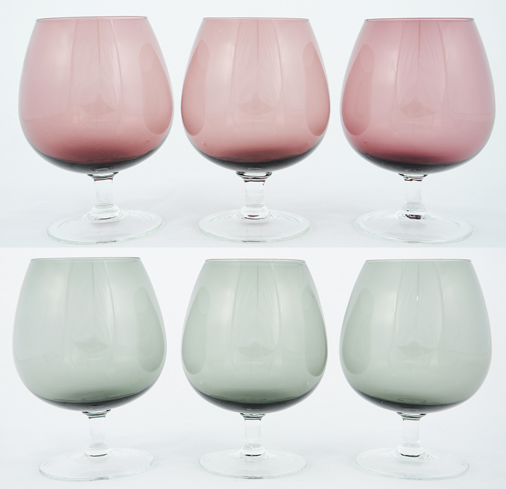 Seis cálices para cognac de vidro colorido.