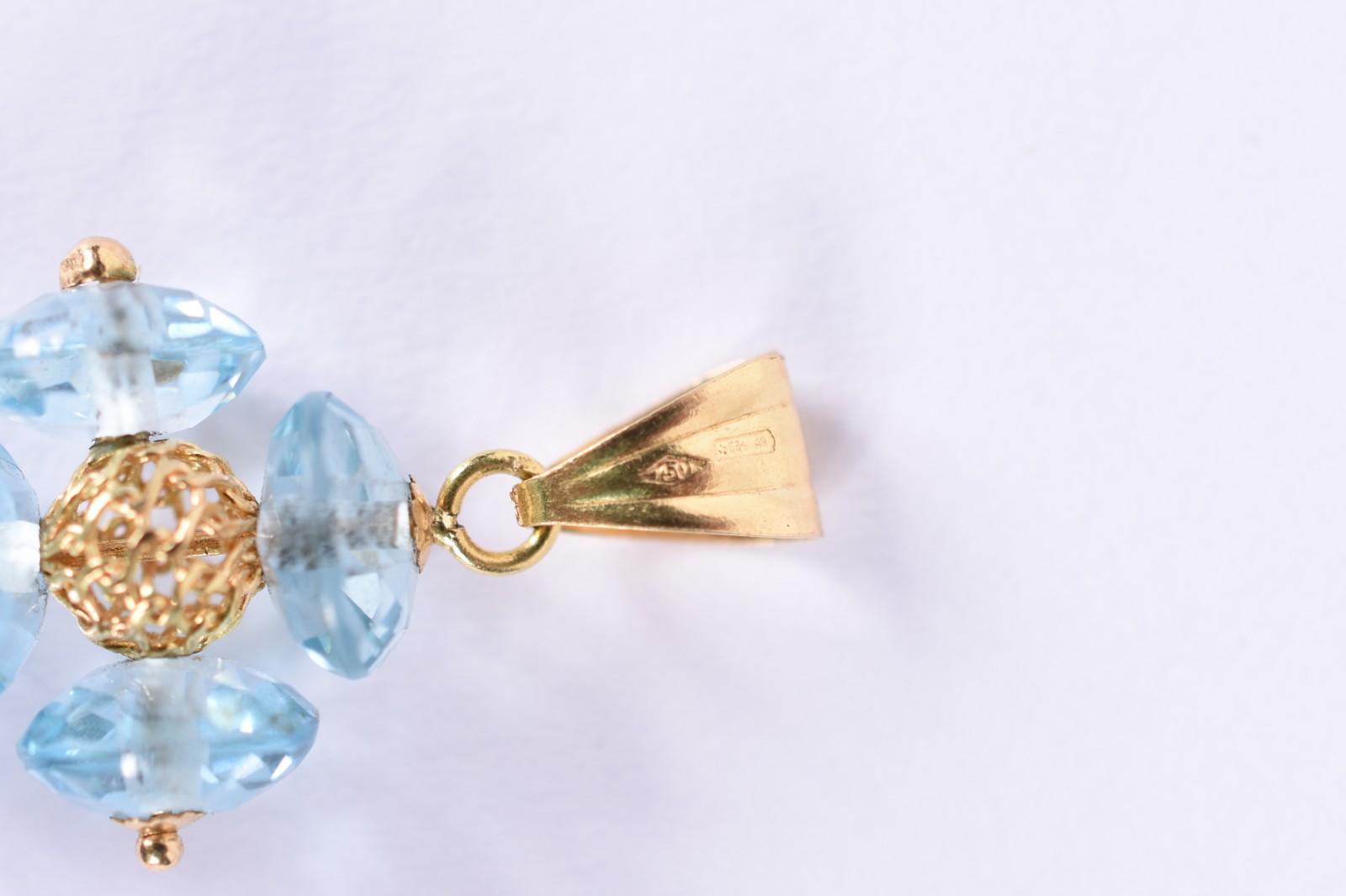 Crucifixo de ouro e pedras topázio azul (Por motivos de seguranças as... - foto 3 de 4