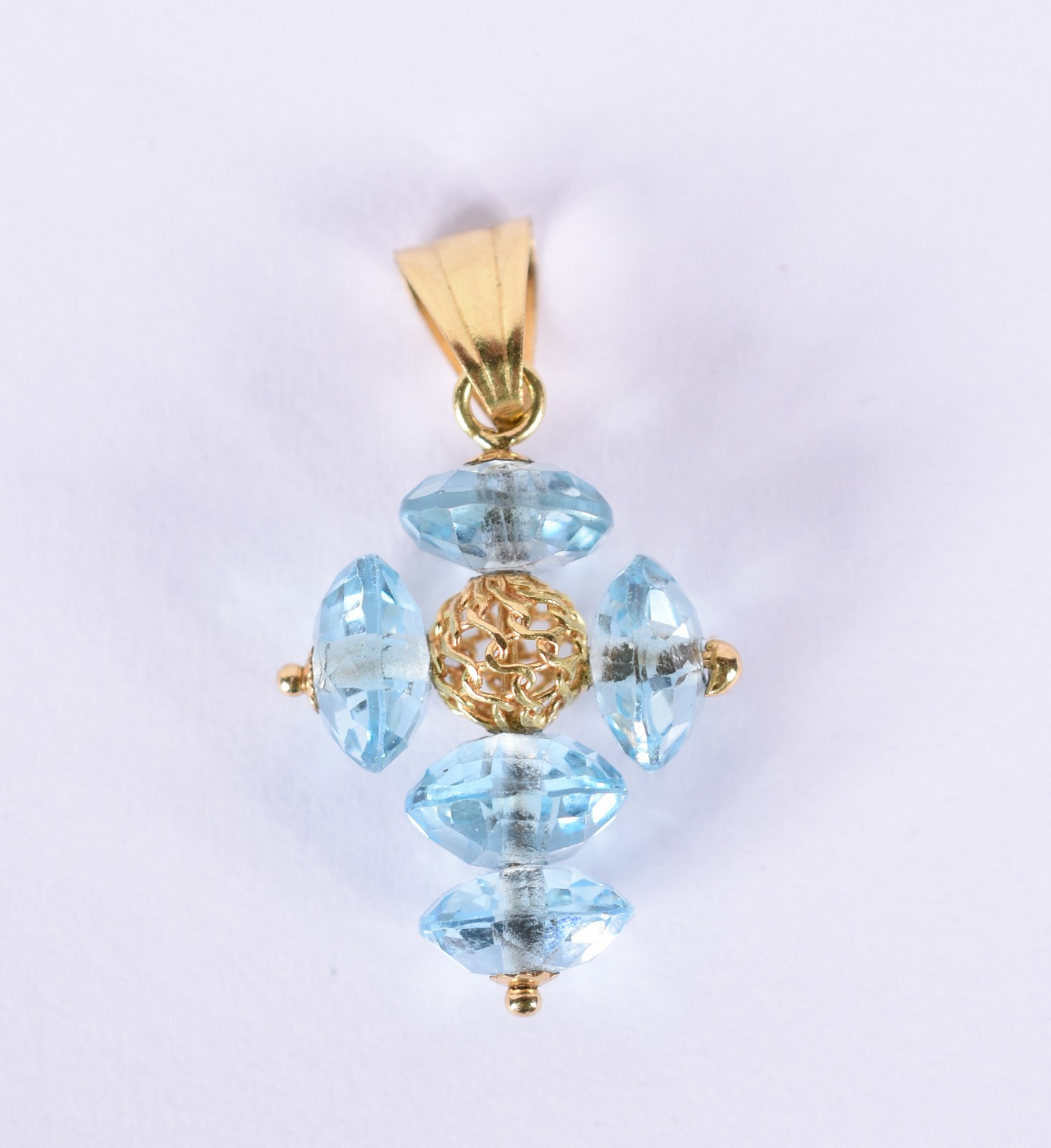 Crucifixo de ouro e pedras topázio azul (Por motivos de seguranças as... - foto 1 de 4