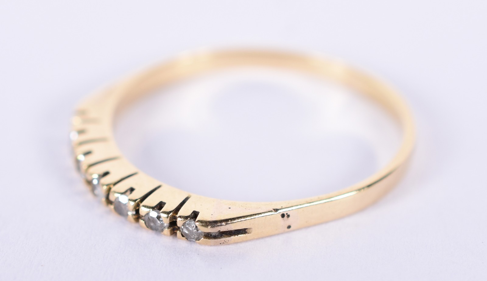 Anel de ouro 18 k com 9 brilhantes, aro 18 (Por motivos de seguranças... - foto 2 de 3