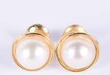 Par de brincos de ouro 18 k com perolas cultiva... - Par de brincos de ouro 18 k com perolas cultivadas   (Por motivos de seguranças as peças não encontram-se na loja)