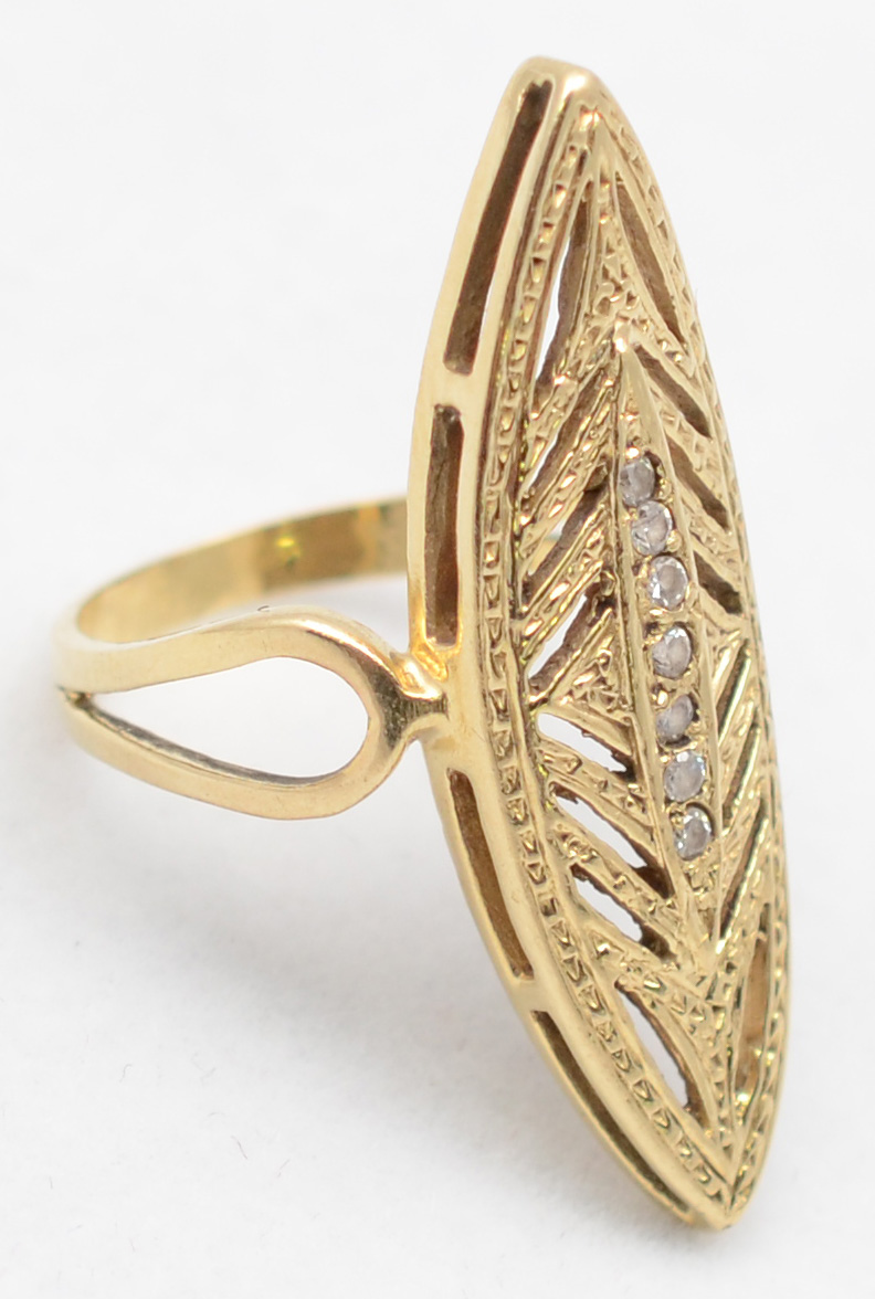 Anel de ouro amarelo feitio navete com 5 safiras 6.6 ct aro: 18 - foto 1 de 2
