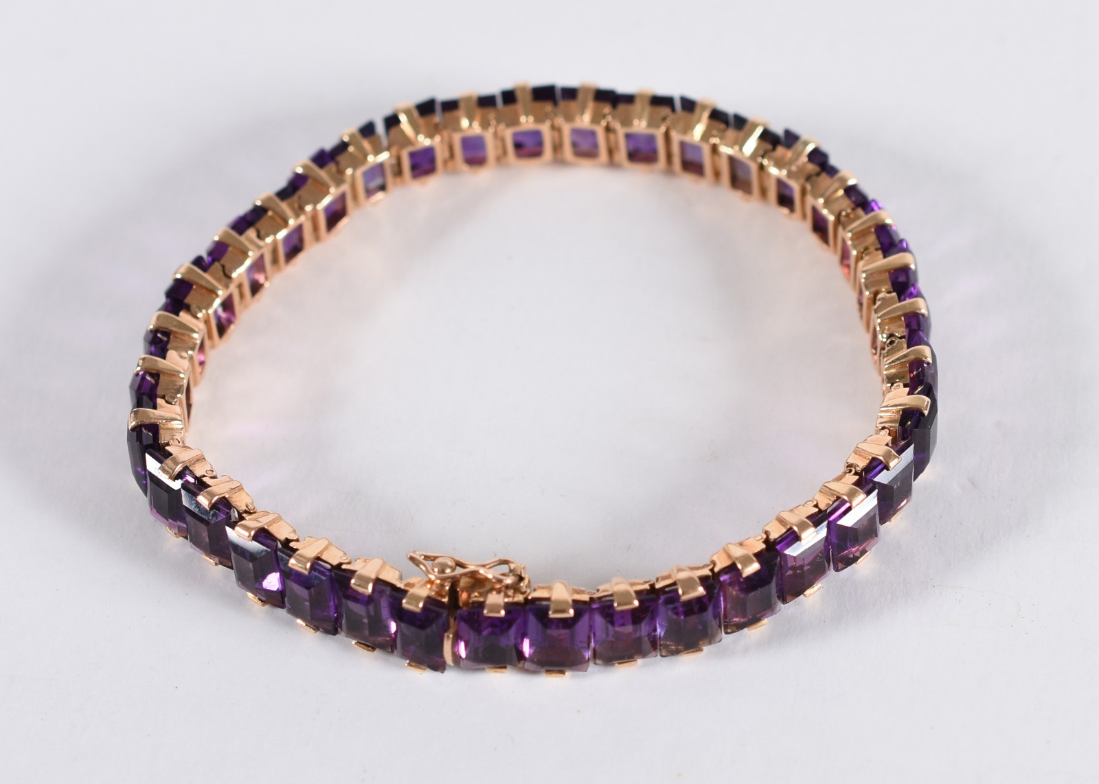 Pulseira em ouro 18 k, com 36 ametistas (Por motivos de seguranças as... - foto 2 de 5
