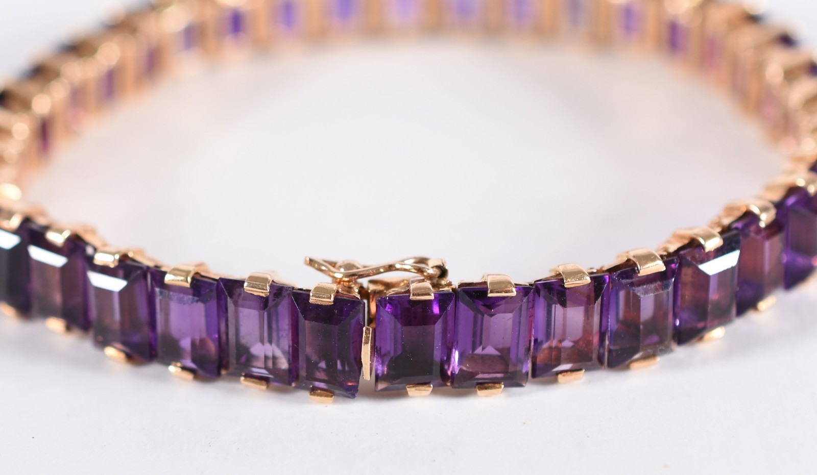 Pulseira em ouro 18 k, com 36 ametistas (Por motivos de seguranças as... - foto 3 de 5