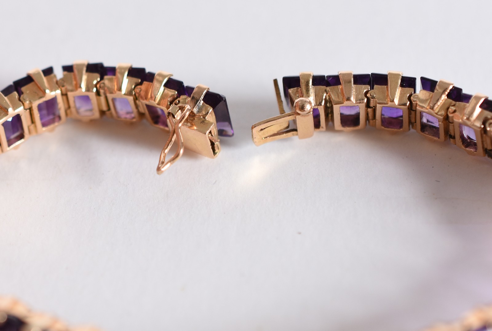 Pulseira em ouro 18 k, com 36 ametistas (Por motivos de seguranças as... - foto 4 de 5