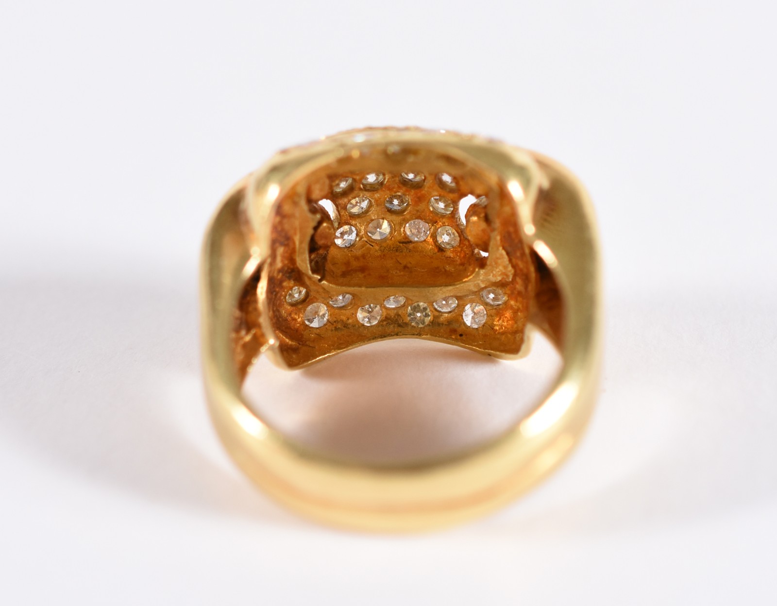 Anel em ouro 18 k com pavê de brilhantes com 2 quadradas sobrepostos... - foto 3 de 3