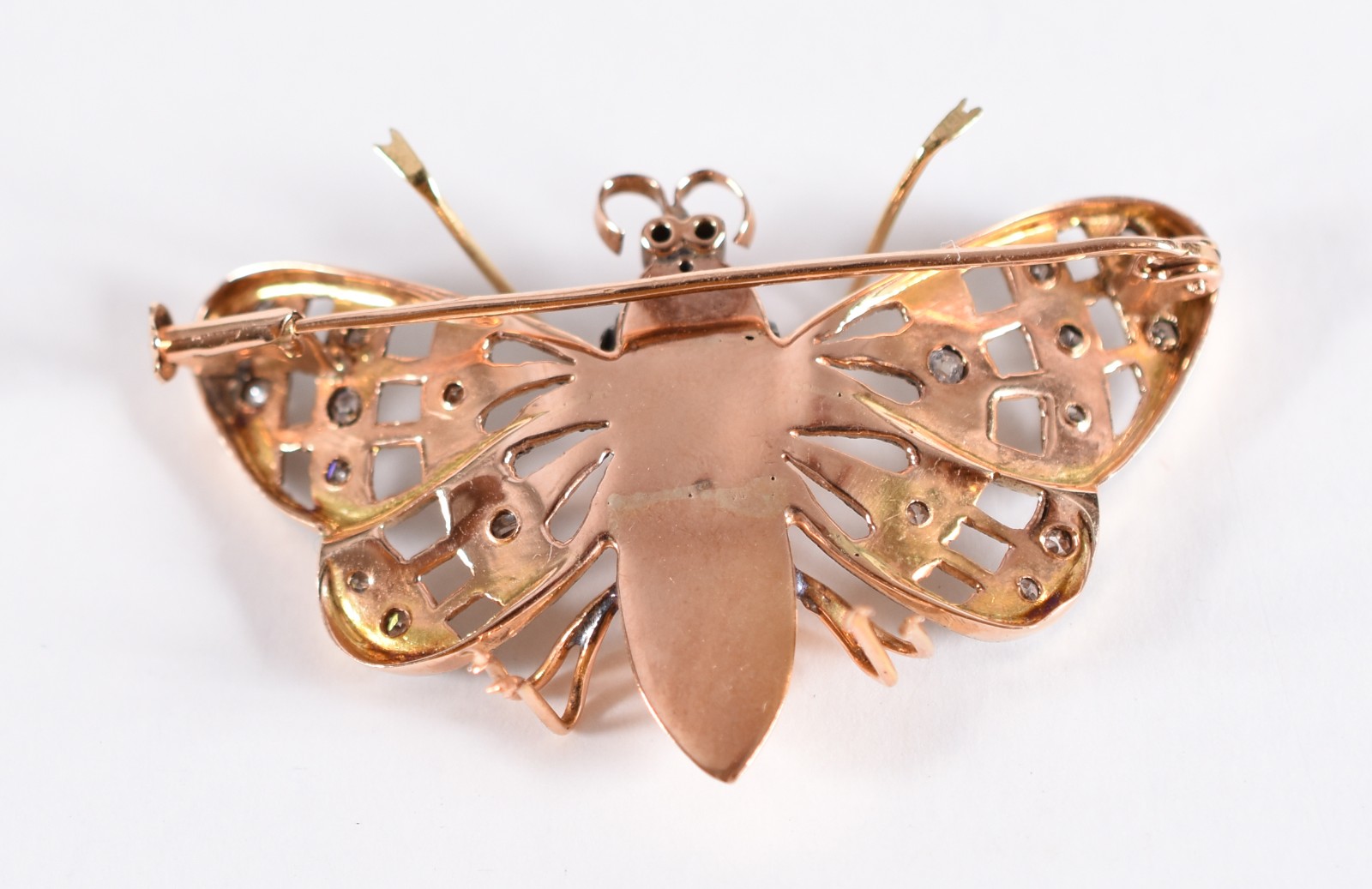 Broche feitio libélula em ouro 18 k e branco com diamantes nas asas... - foto 3 de 4