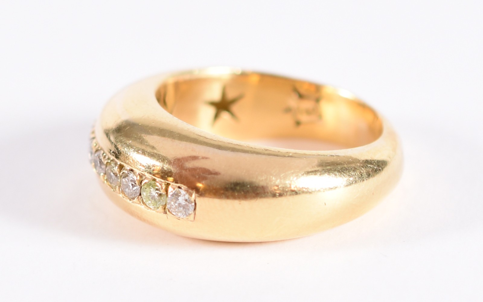 Anel bombe em ouro 18 k com 9 brilhantes, contrastado 750, aro 19... - foto 2 de 4
