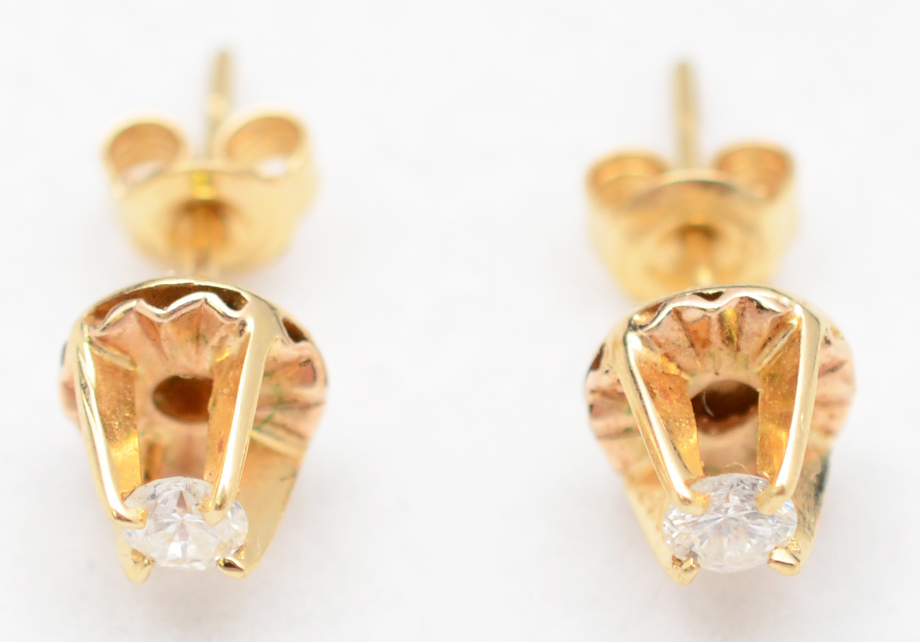 Par de brincos de ouro 18 k com aprox. 0,30 ct diamante