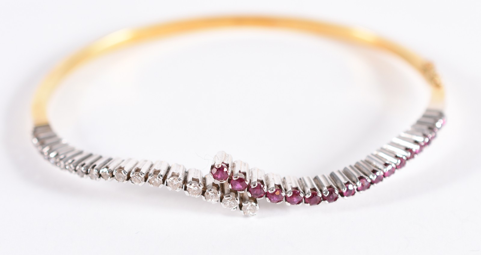 Pulseira em ouro 18 k e branco com 18 brilhantes e 18 rubis (Por... - foto 1 de 4