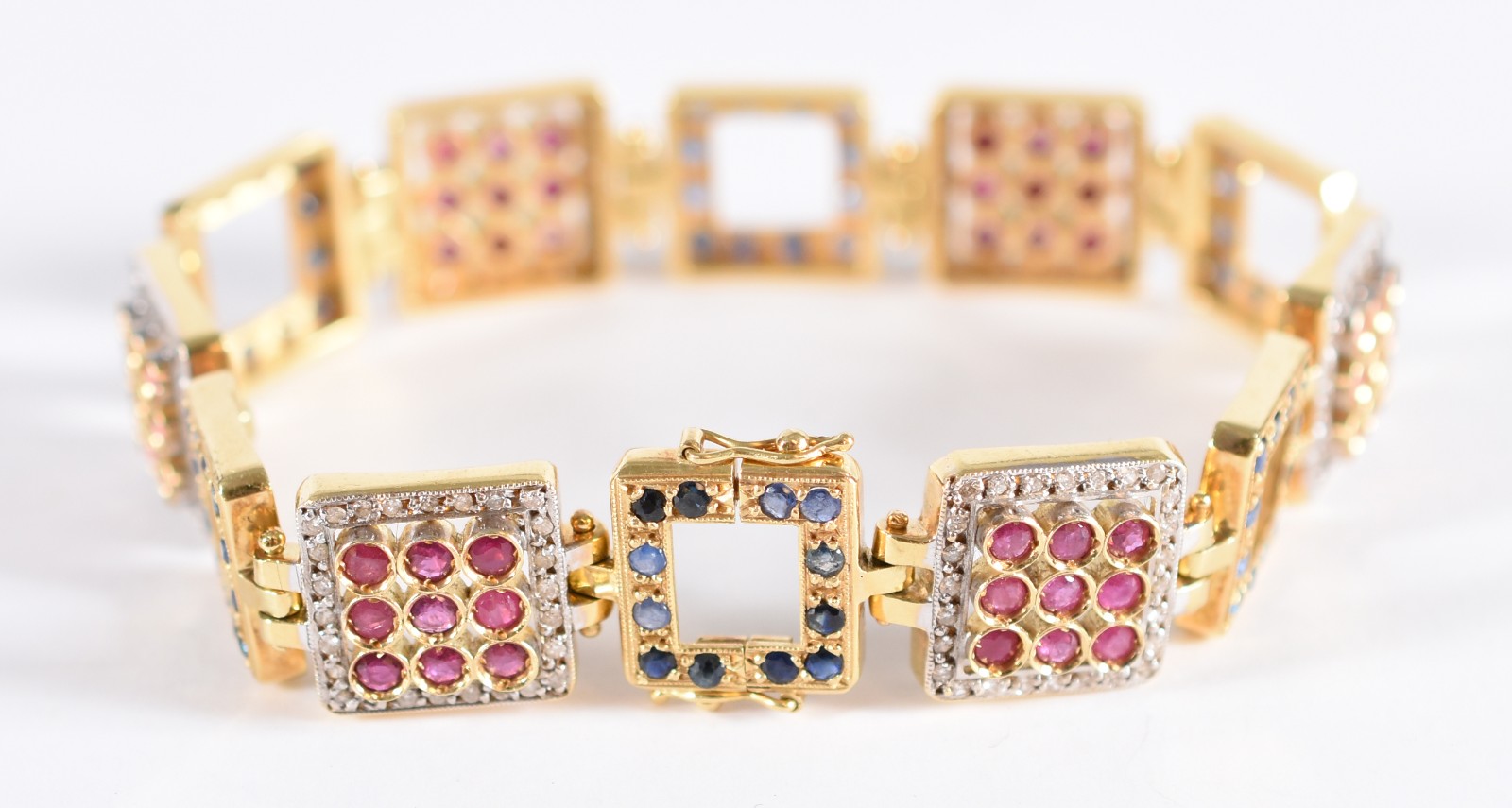 Pulseira em ouro 18 k com 12 quadrados, sendo 6 cravejados de... - foto 1 de 5