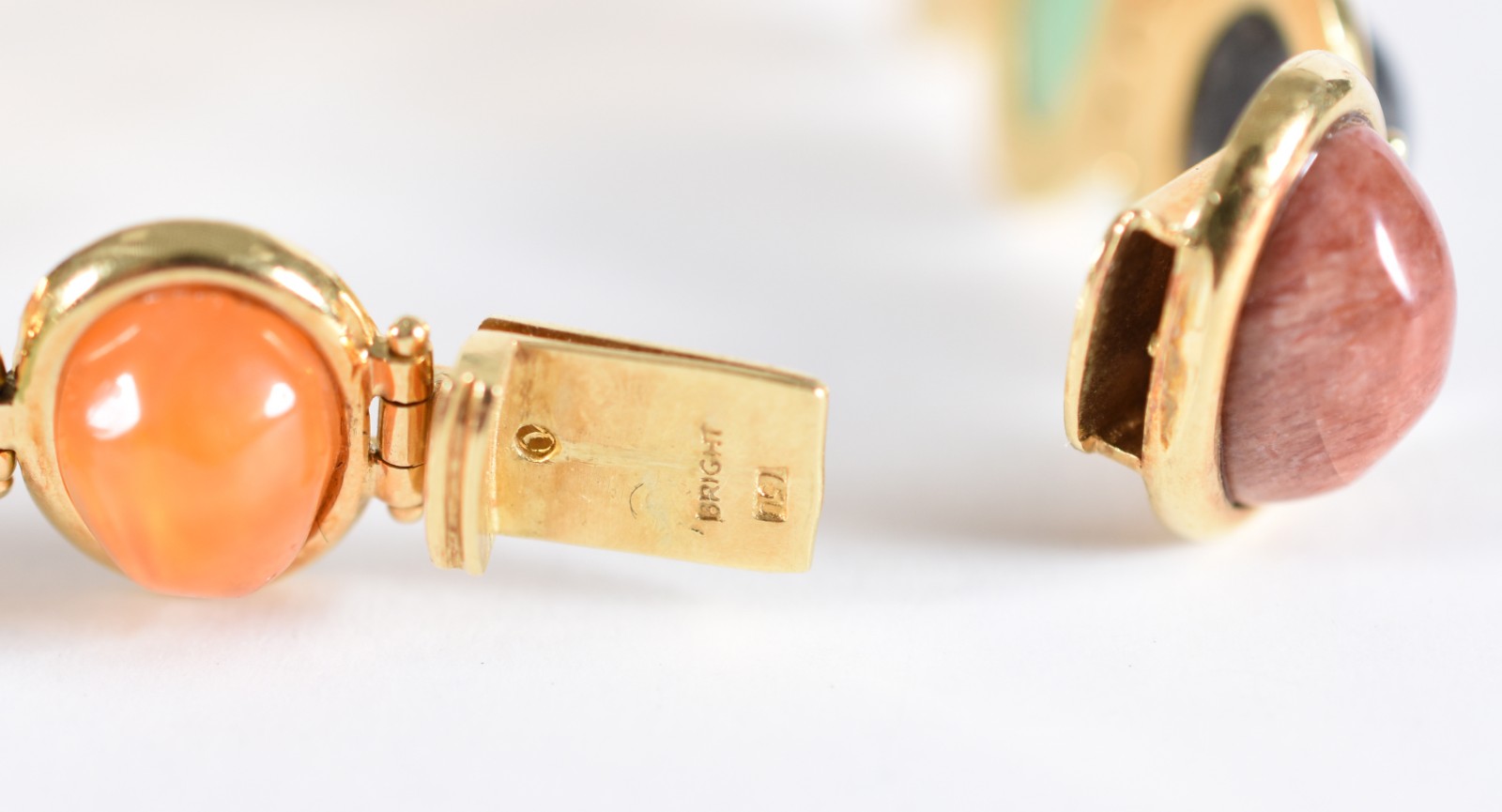 Pulseira em ouro 18 k, contrastada 750, com 16 pedras cabochon... - foto 6 de 6