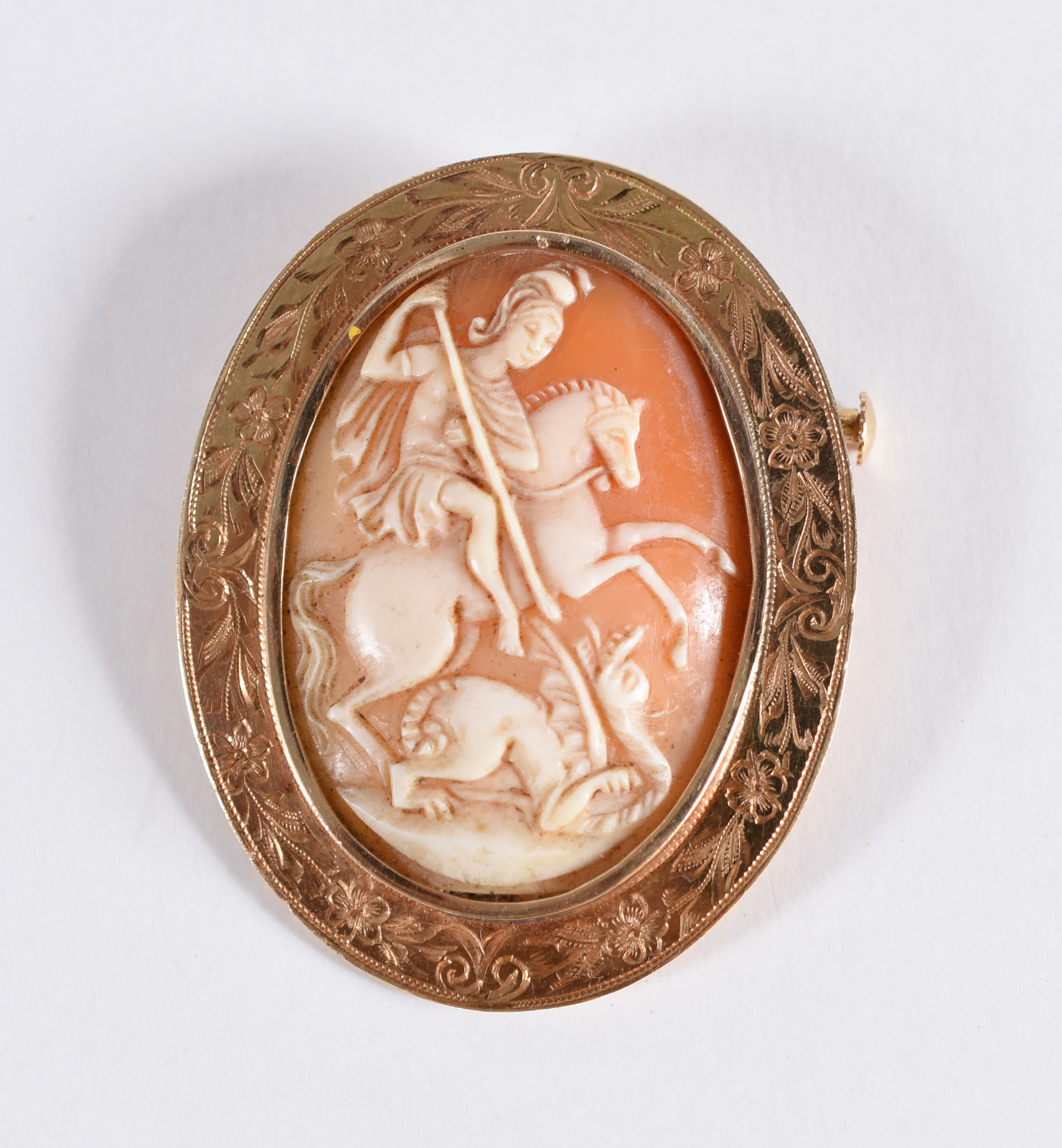 Camafeu com figura de São Jorge, emoldurado em ouro 18 k com lindo... - foto 1 de 3