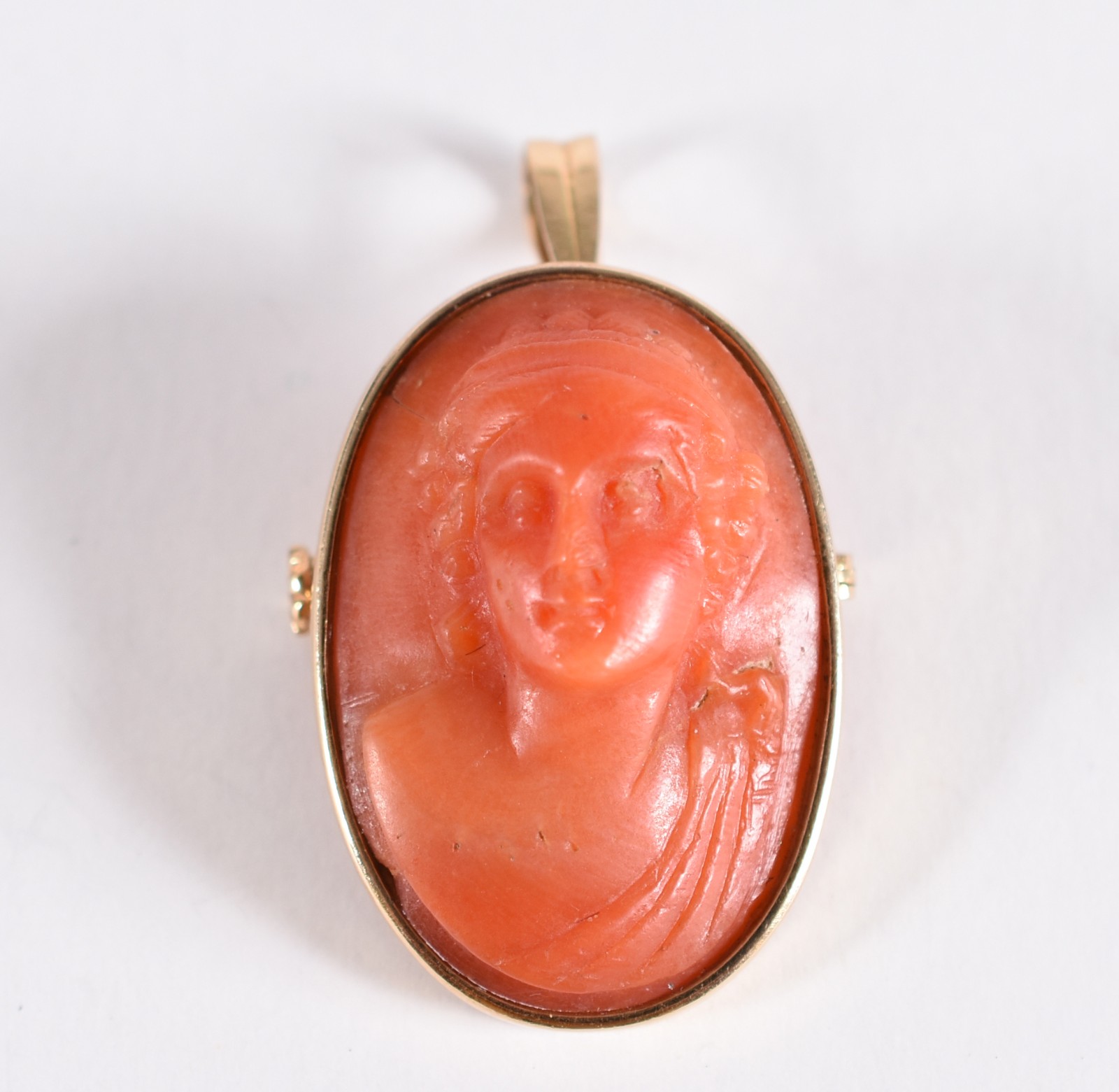 Broche/pingente/camafeu, na cor coral, com busto feminino da... - foto 3 de 4