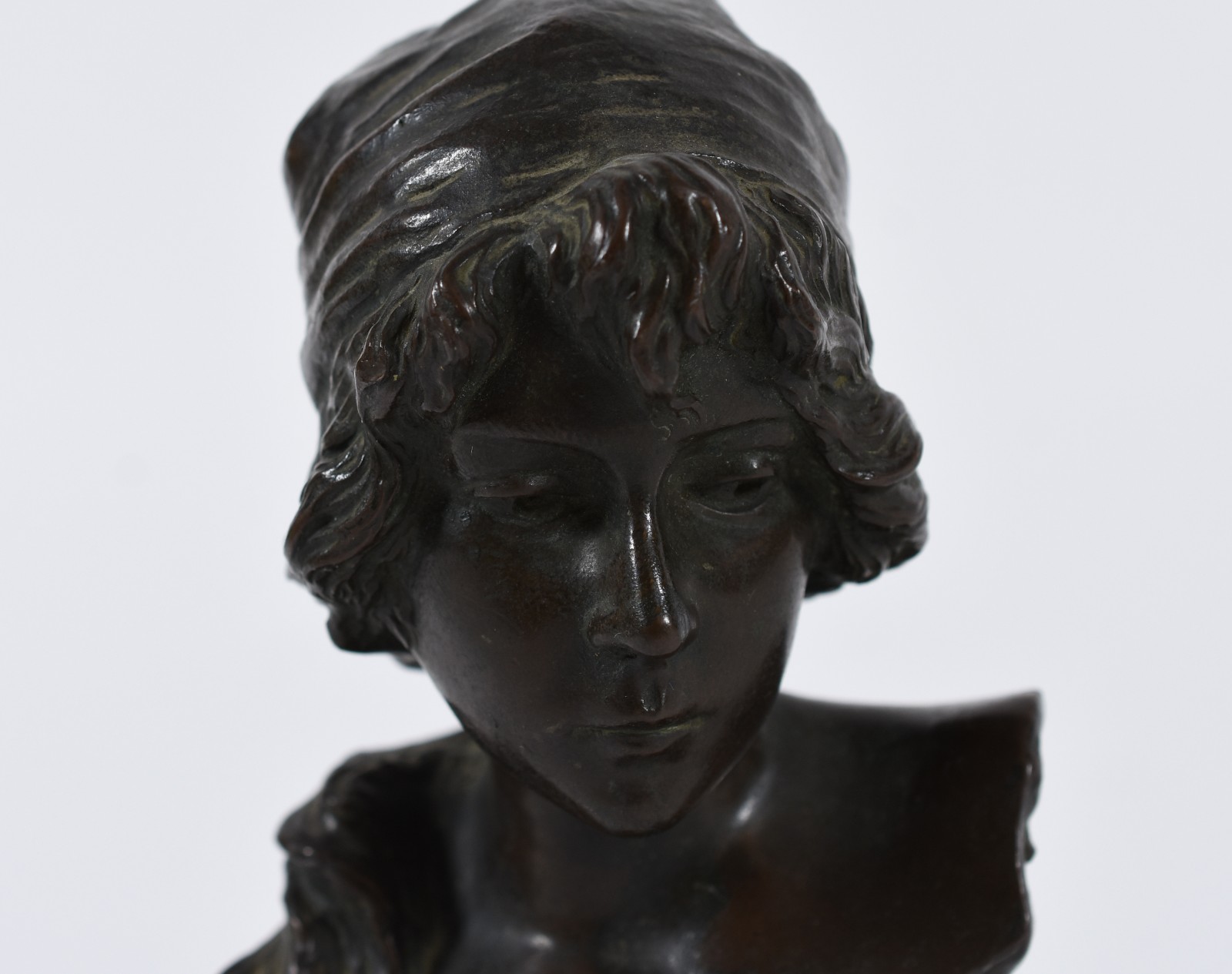 Estatueta representando Busto feminino de bronze, Fundição Indígena... - foto 2 de 6
