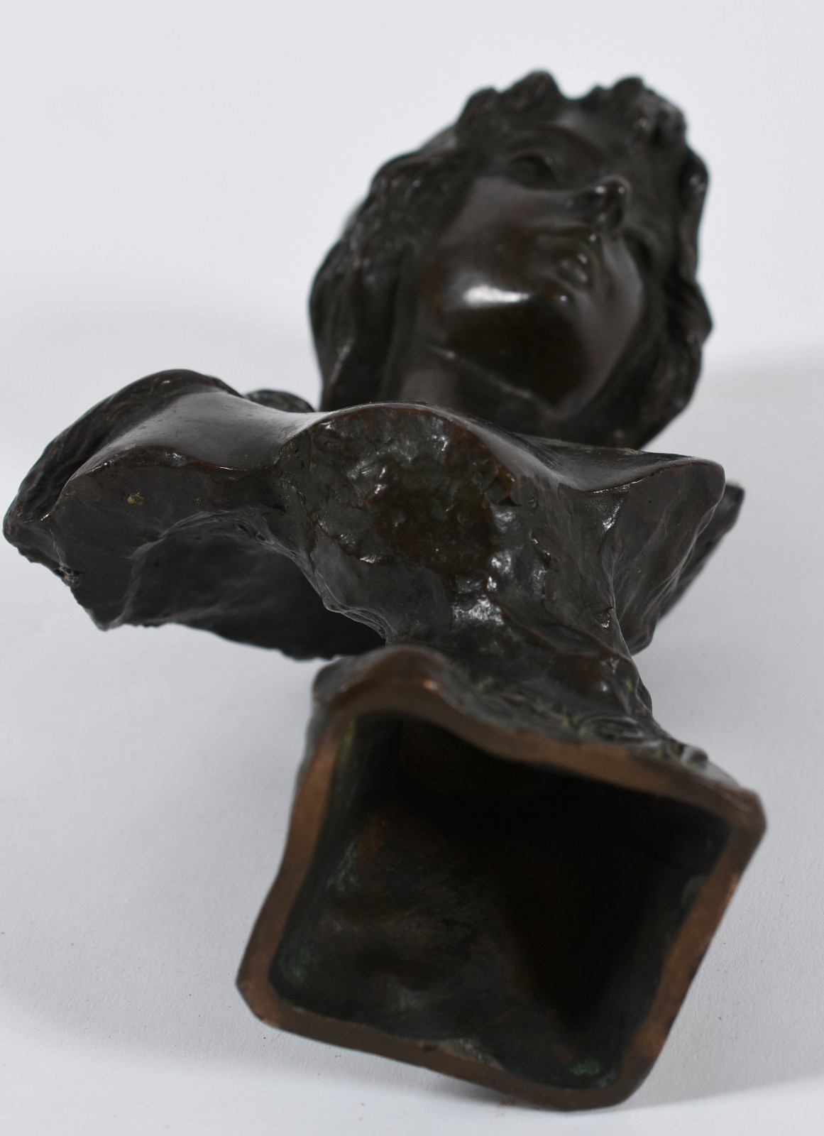 Estatueta representando Busto feminino de bronze, Fundição Indígena... - foto 4 de 6