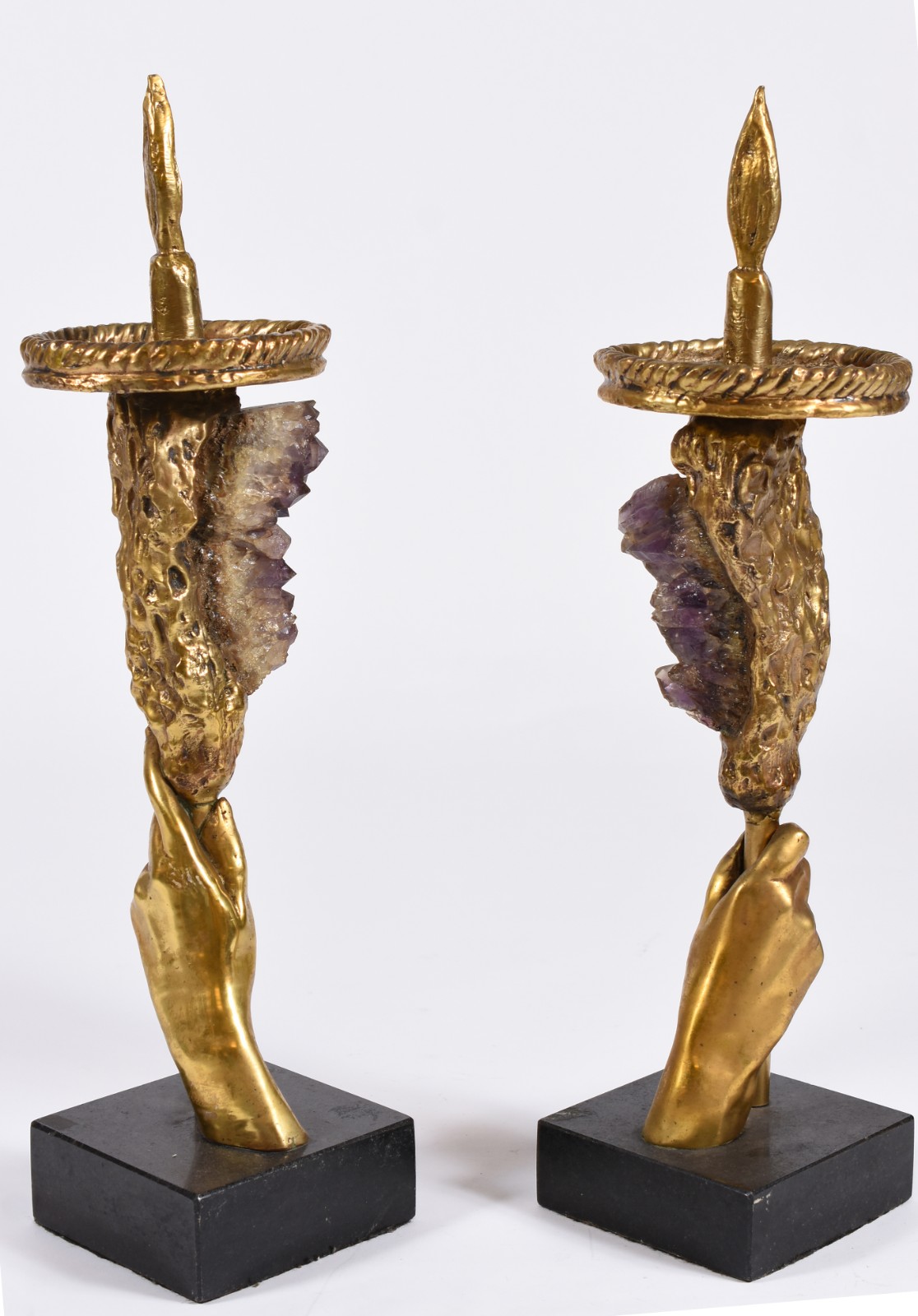 Par de esculturas representando tocheiros de bronze e ametista bruta... - foto 4 de 5