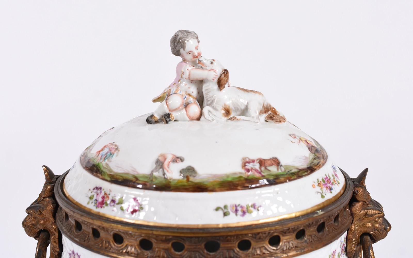 Belíssimo potiche de porcelana italiana Capo Di Monti com figuras... - foto 2 de 8
