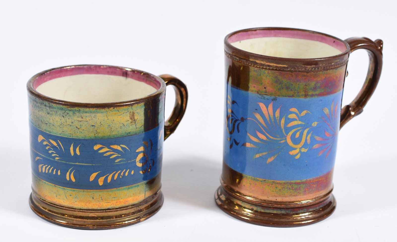 Duas canecas de faiança "Cup Luster" , século XIX (com batidas). - foto 1 de 6