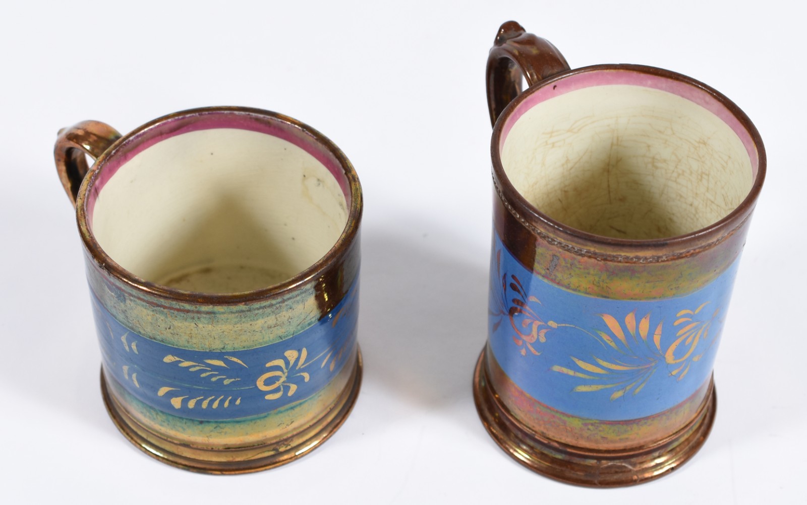 Duas canecas de faiança "Cup Luster" , século XIX (com batidas). - foto 2 de 6