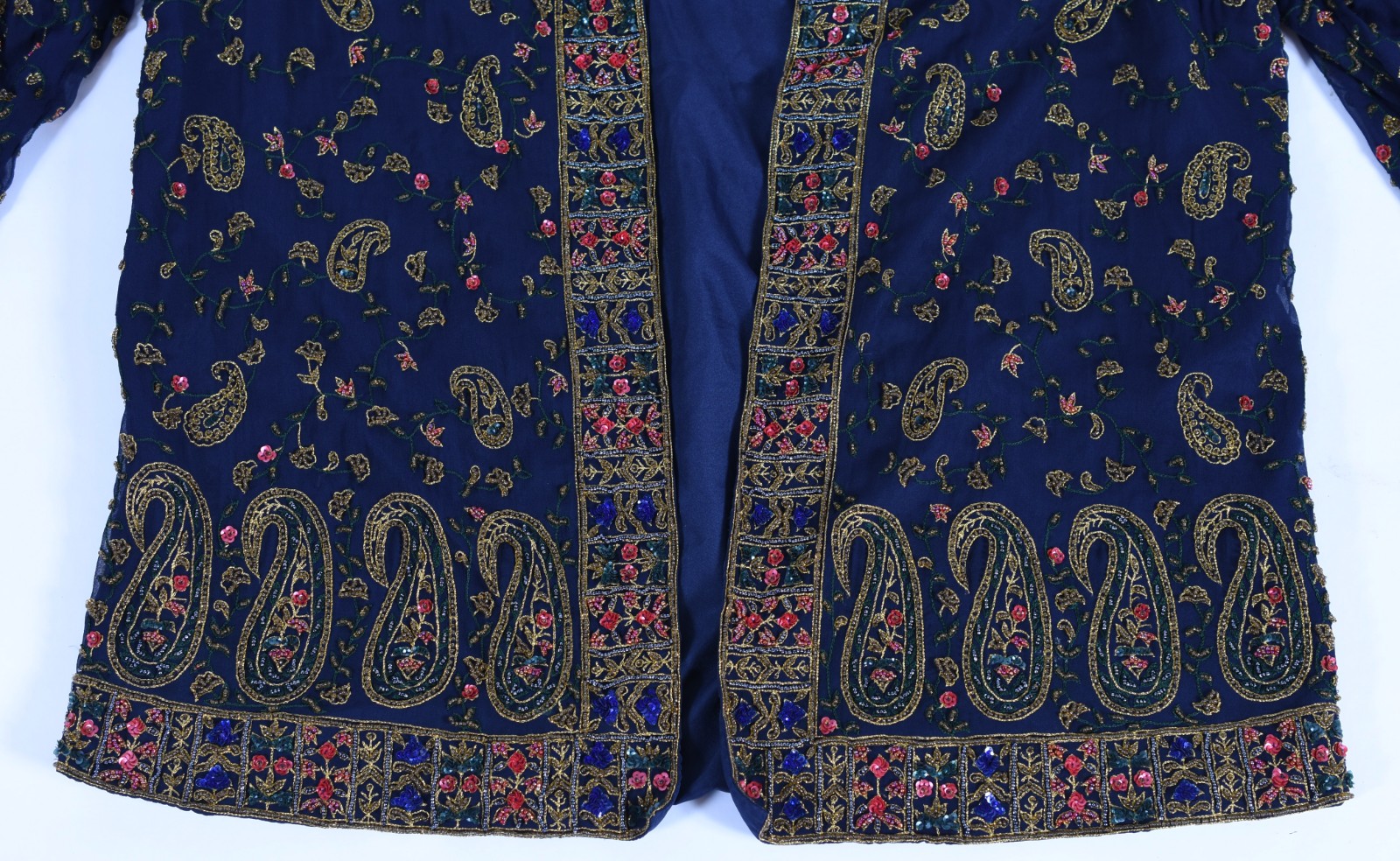 Elegante casaco indiano com bordados, pertenceu a Barbara Heliodora... - foto 3 de 5