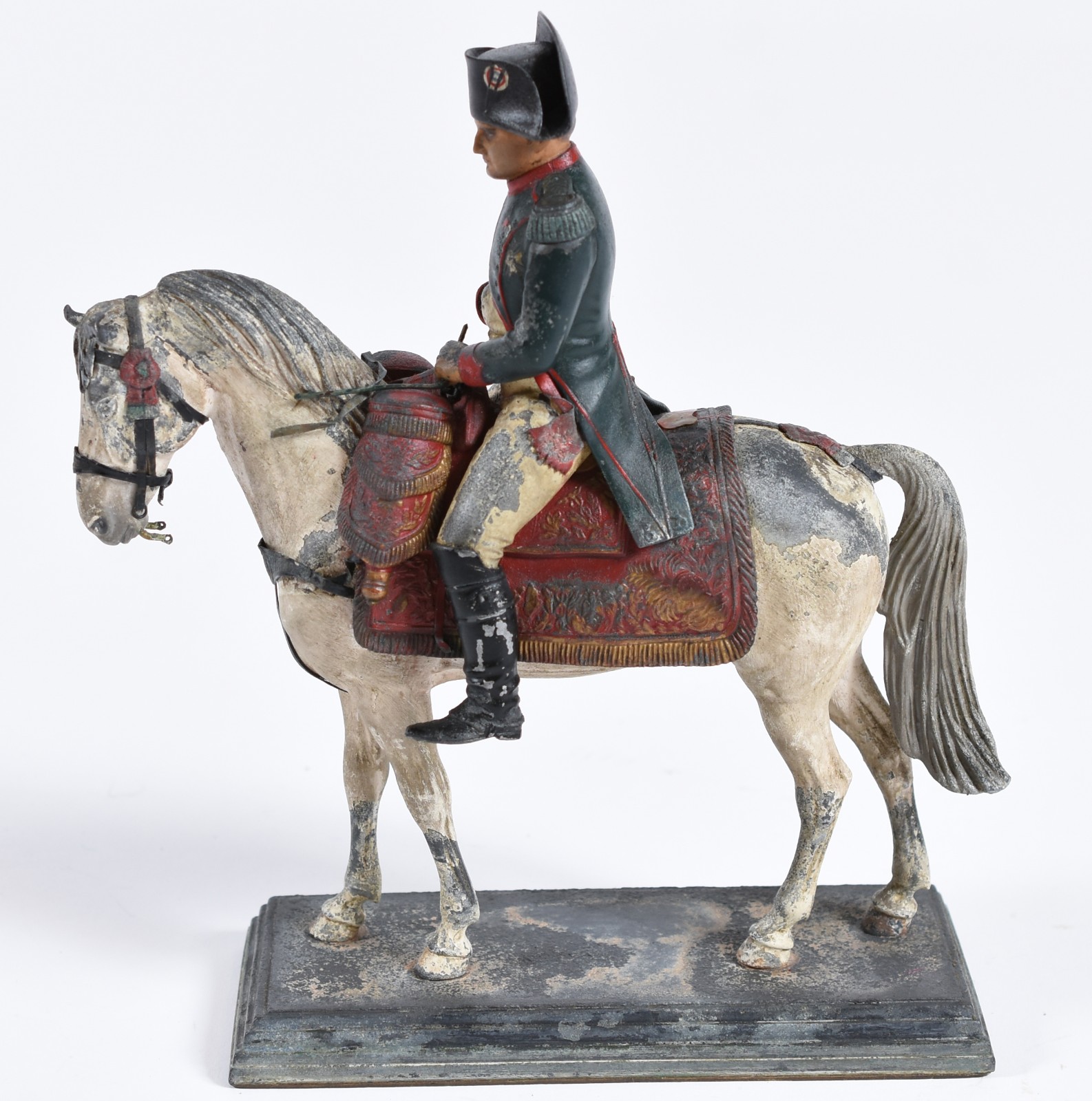 Escultura representando Napoleão a cavalo (orelha com defeito) de... - foto 3 de 6
