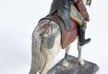 Escultura representando Napoleão a cavalo (orel... - Escultura representando Napoleão a cavalo (orelha com defeito) de bronze austríaco policromado.