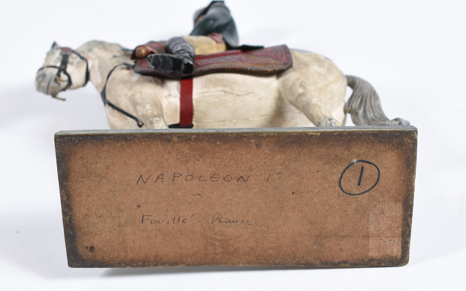 Escultura representando Napoleão a cavalo (orelha com defeito) de... - foto 6 de 6