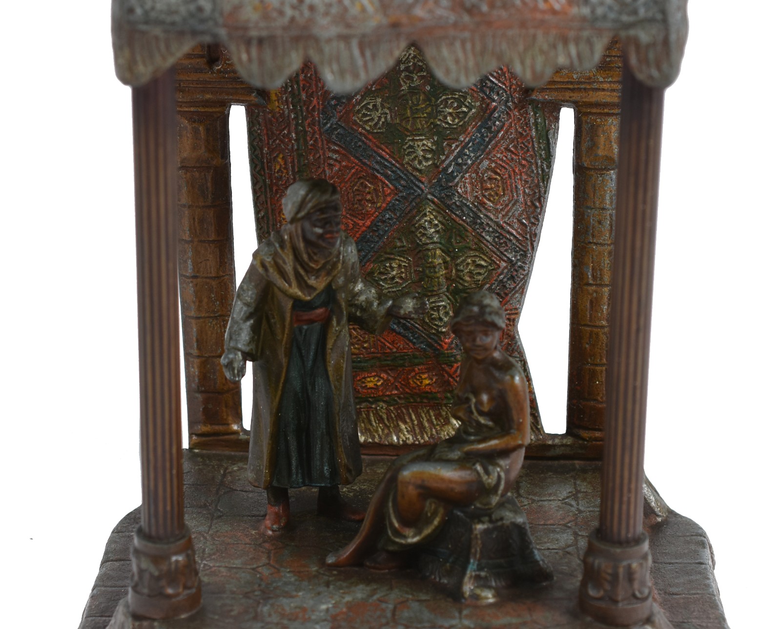 Lampada de petit bronze austríaco representando figuras sob tenda... - foto 2 de 7