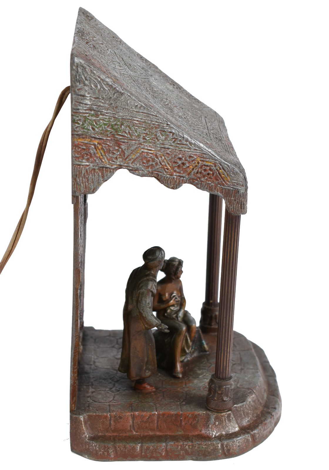 Lampada de petit bronze austríaco representando figuras sob tenda... - foto 3 de 7