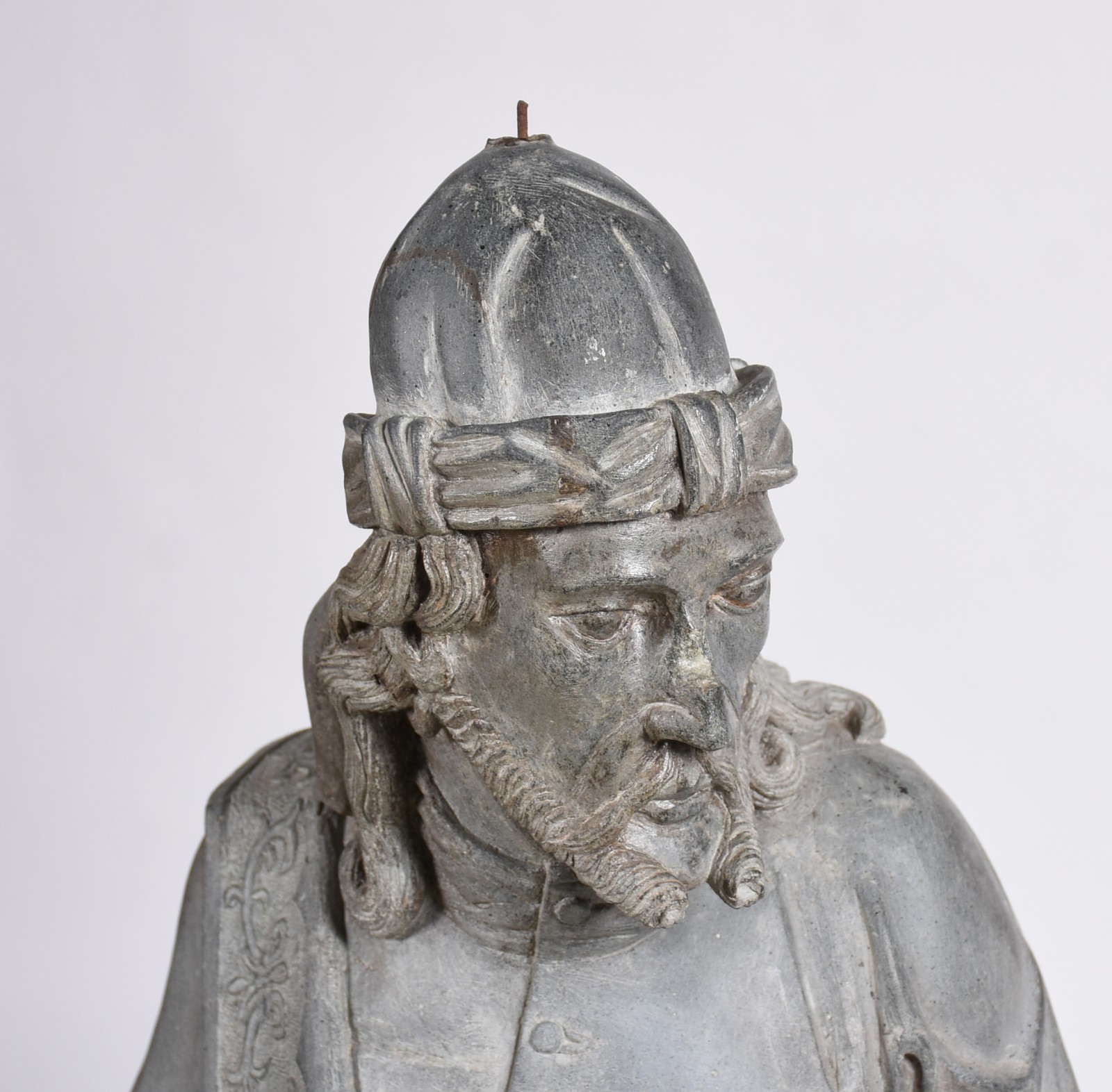Escultura em pedra sabão representando cópia de um dos profetas de... - foto 3 de 6