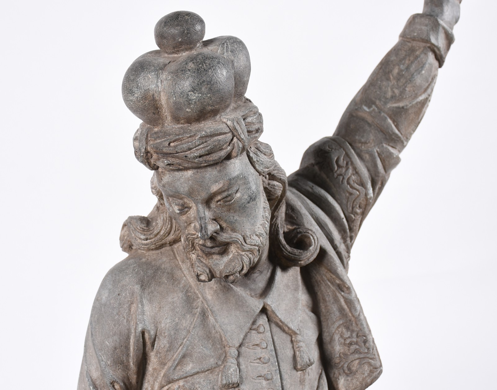 Escultura em pedra sabão representando cópia de um dos profetas de... - foto 2 de 5