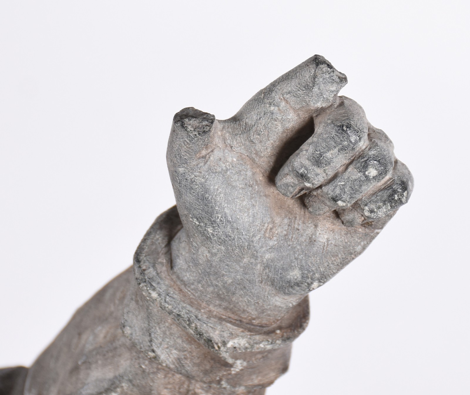 Escultura em pedra sabão representando cópia de um dos profetas de... - foto 3 de 5