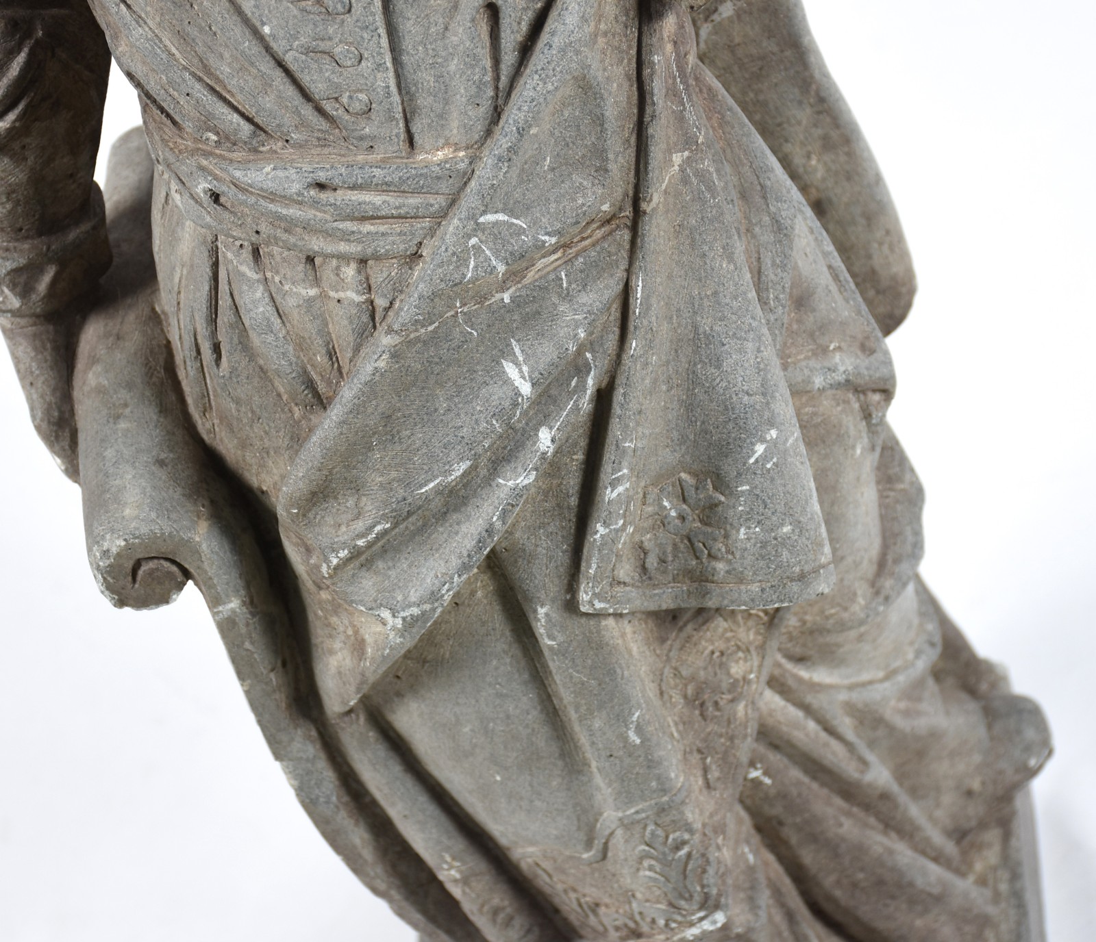 Escultura em pedra sabão representando cópia de um dos profetas de... - foto 4 de 5