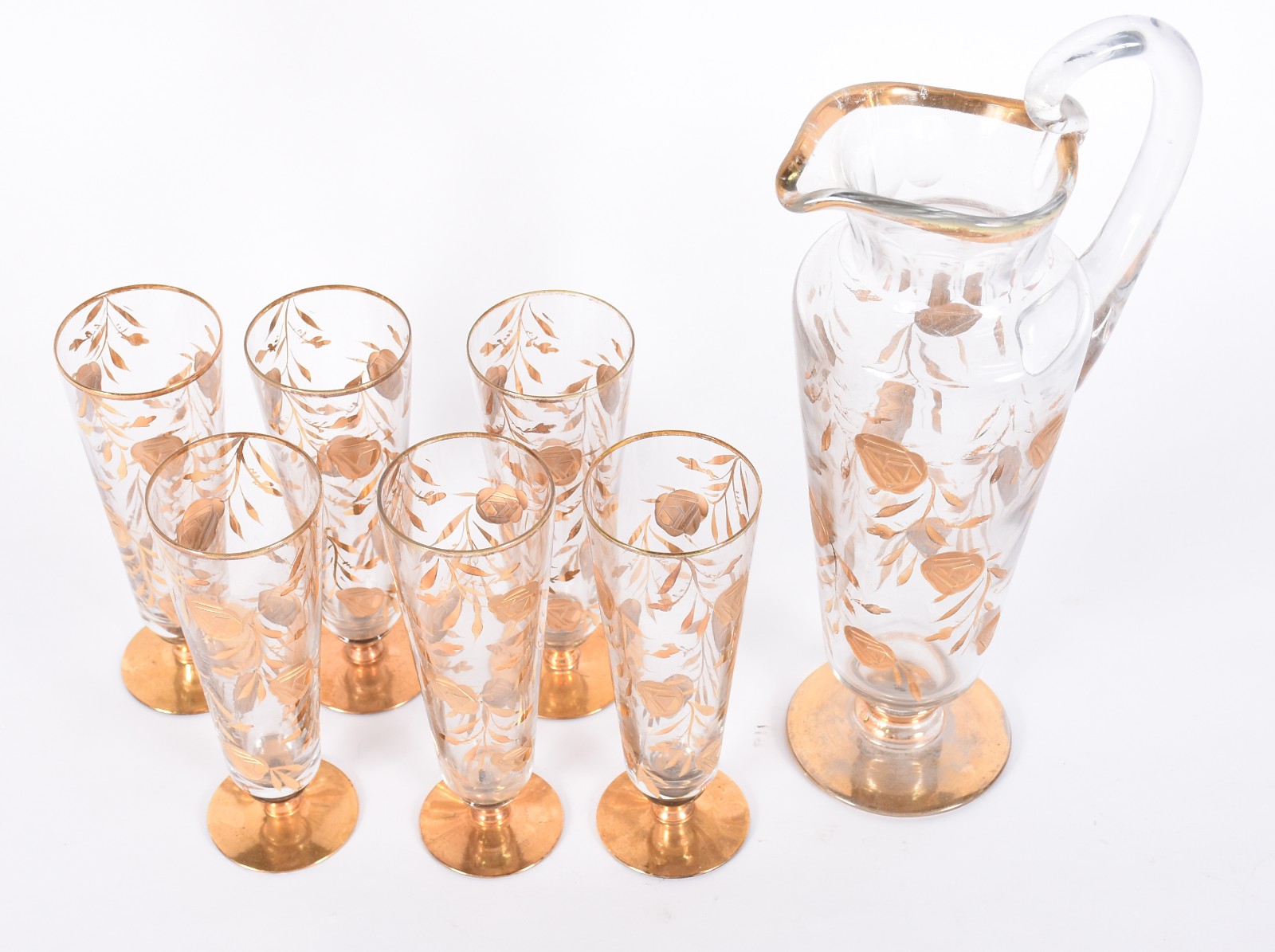 Conjunto em demi cristal com flores douradas composto de: 6 copos e... - foto 2 de 5