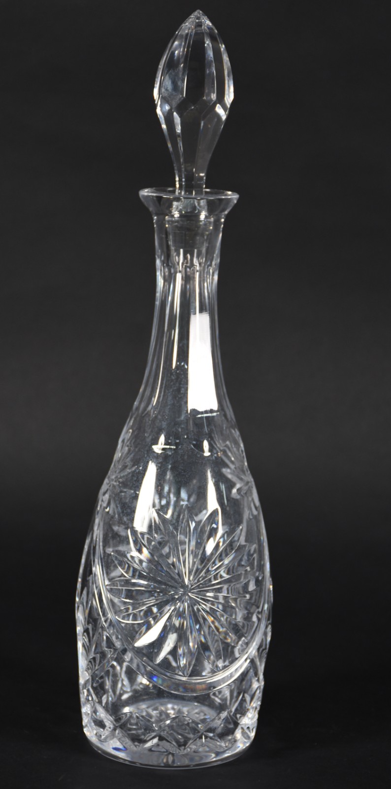 Garrafa de cristal portugues lapidado, com mofo. - foto 1 de 6