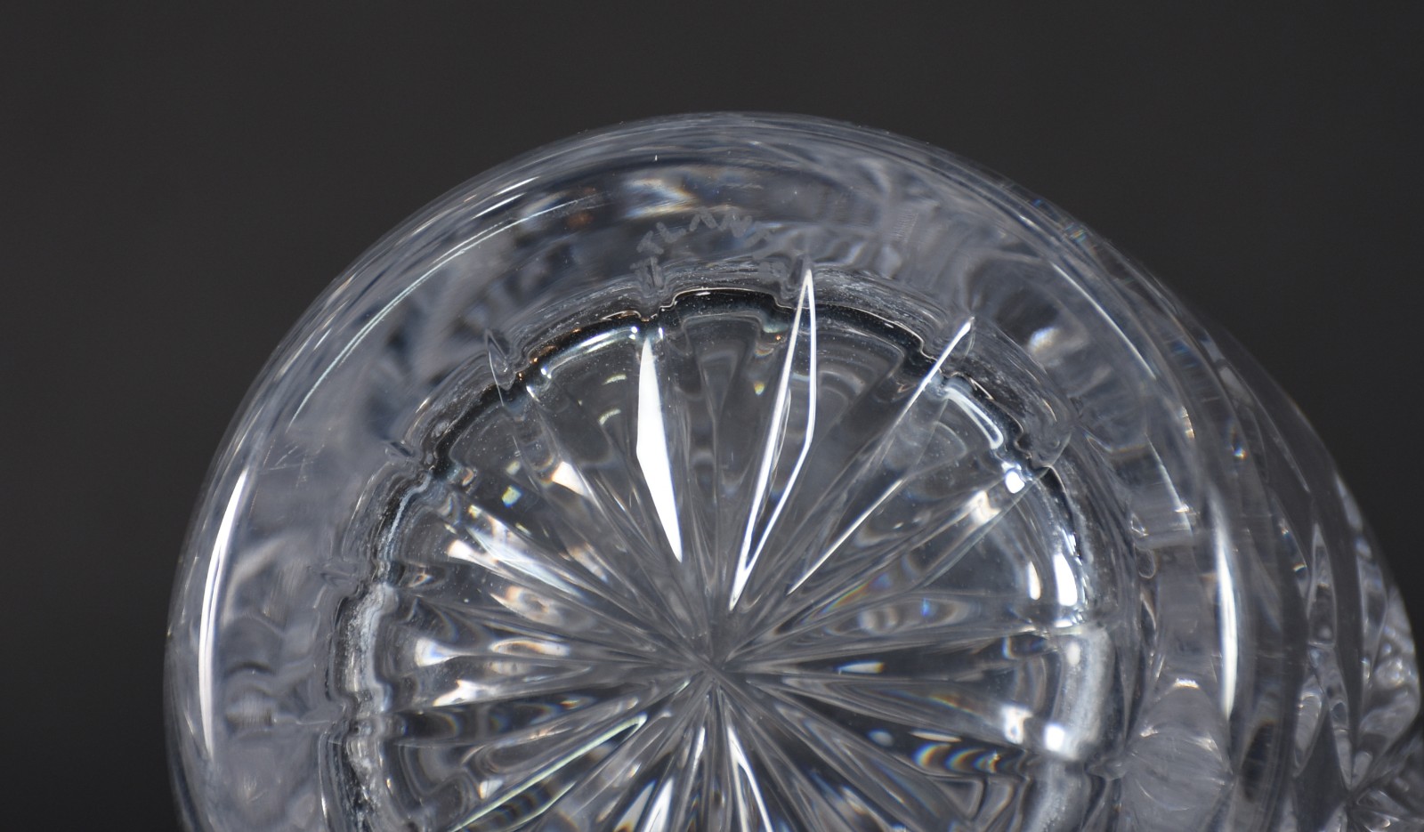 Garrafa de cristal portugues lapidado, com mofo. - foto 5 de 6