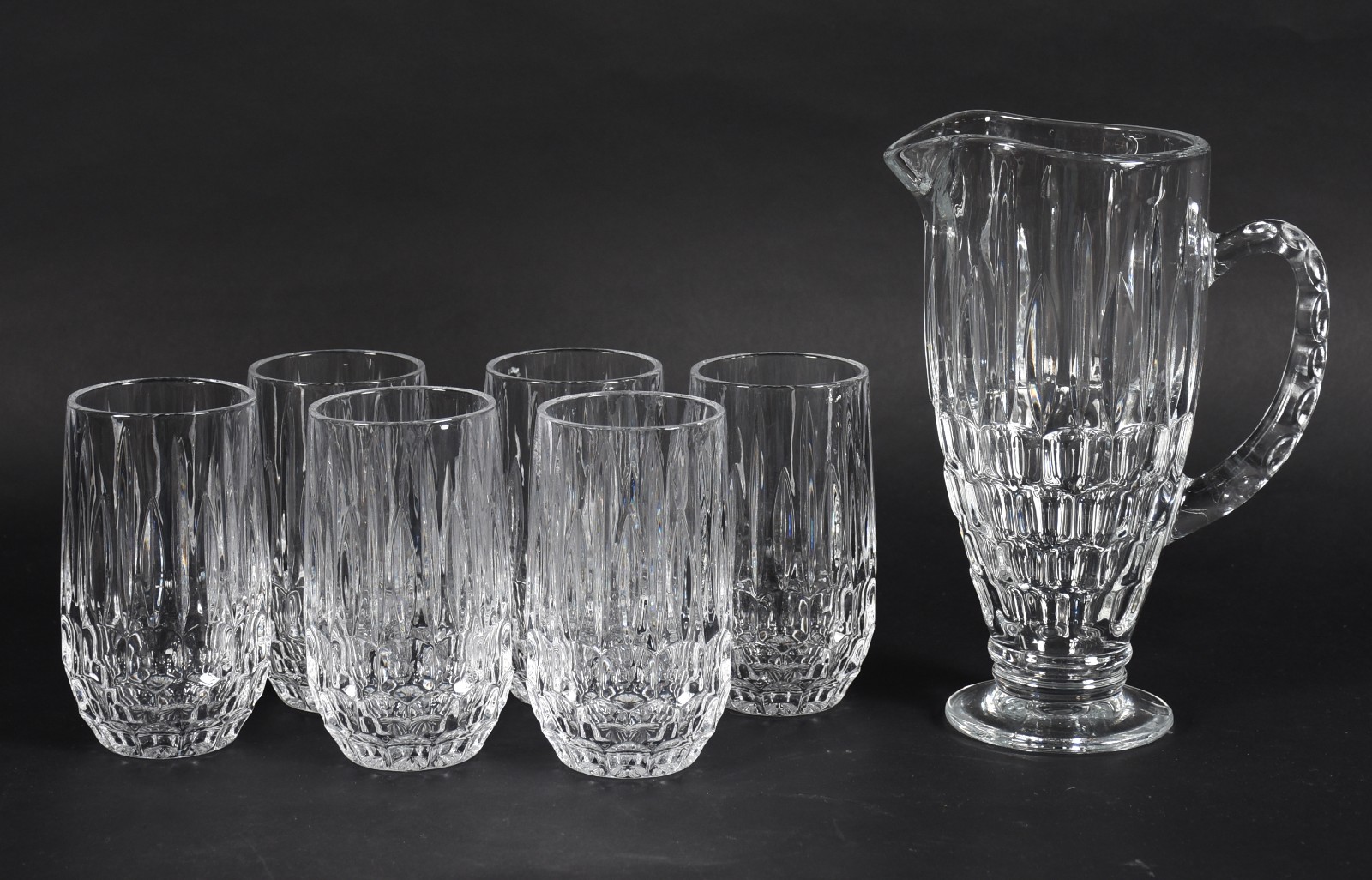 Conjunto em demi cristal composto de: 6 copos e jarra para refresco... - foto 1 de 5