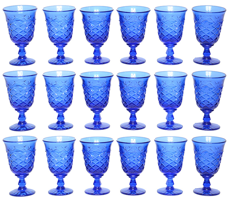 Conjunto com 18 copos de vidro na cor azul. - foto 1 de 2