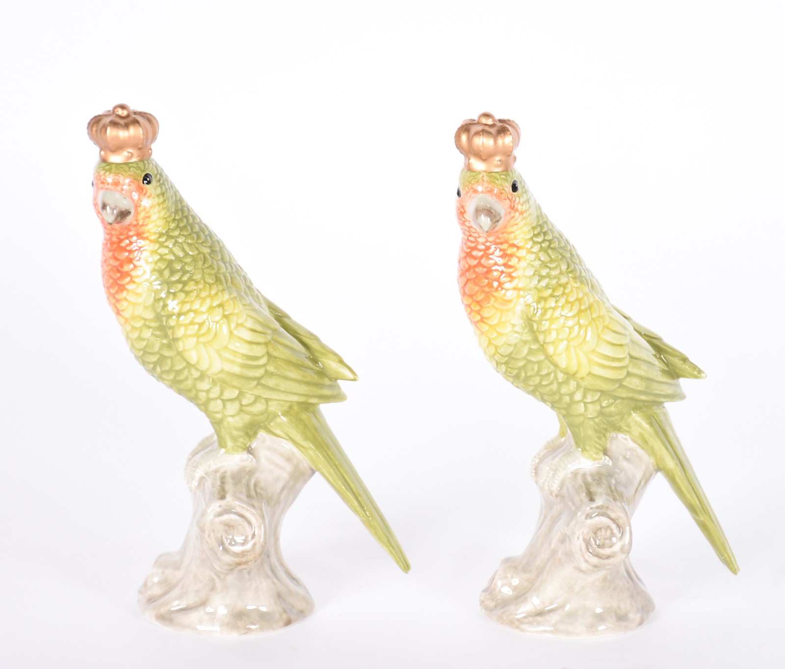Par papagaios com coroas de porcelana policromada. - foto 1 de 4