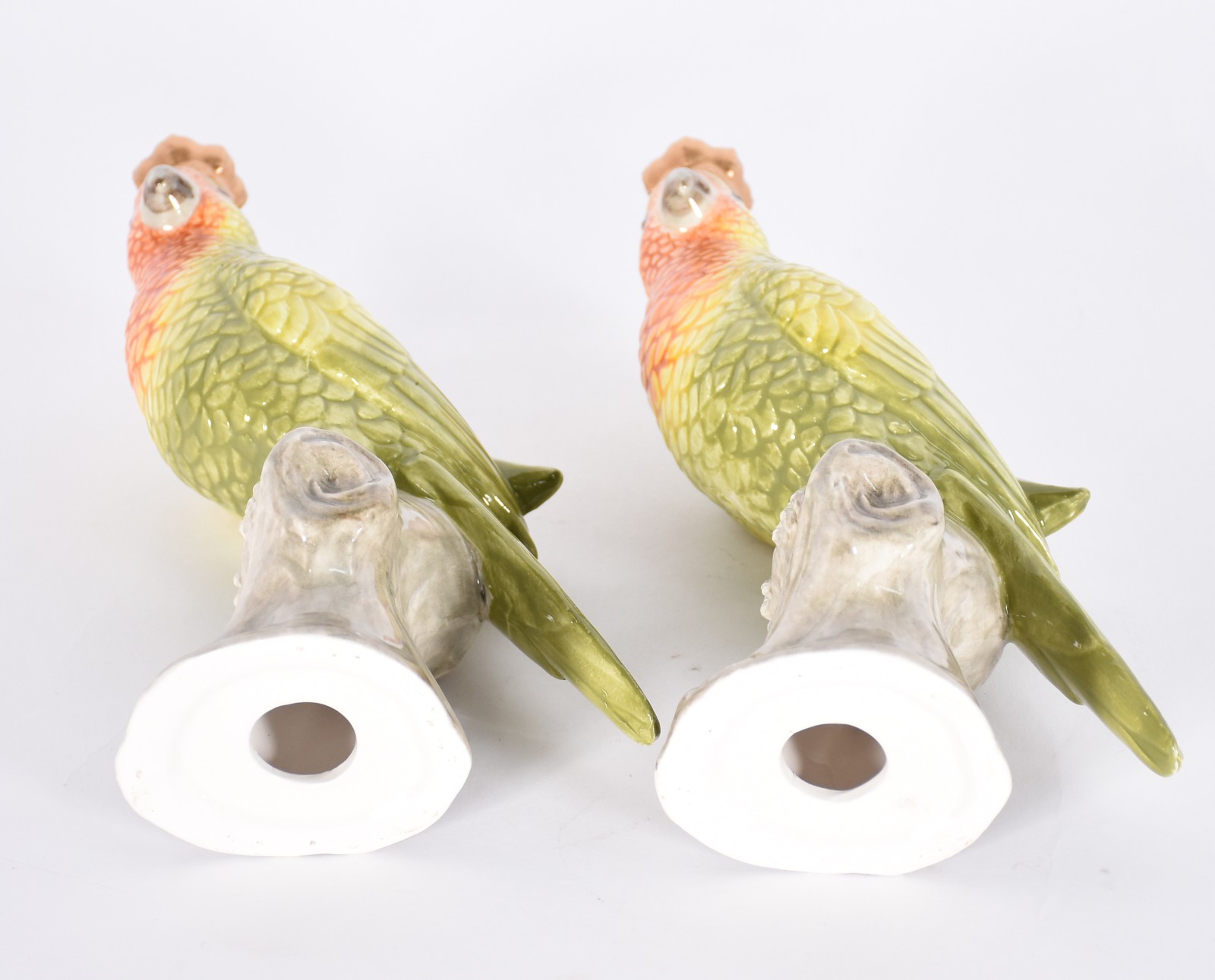 Par papagaios com coroas de porcelana policromada. - foto 4 de 4