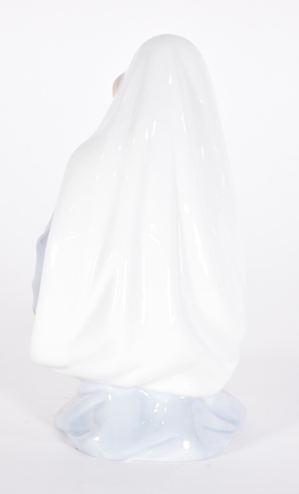 Escultura de porcelana representando Nossa Senhora com menino Jesus. - foto 4 de 5
