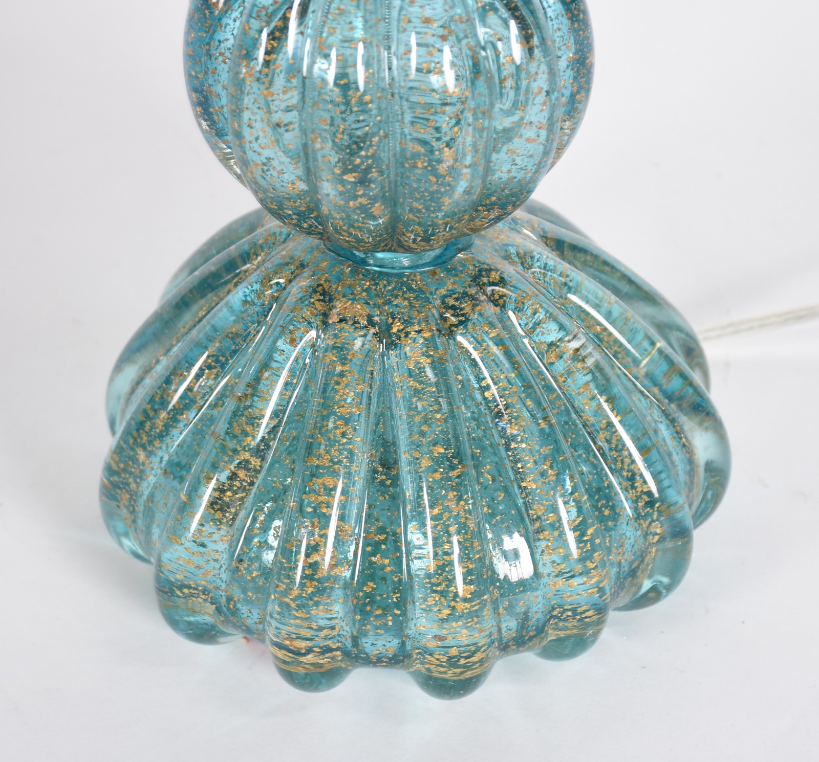 Luminária de vidro decorativo na cor azul com cúpula. - foto 3 de 3